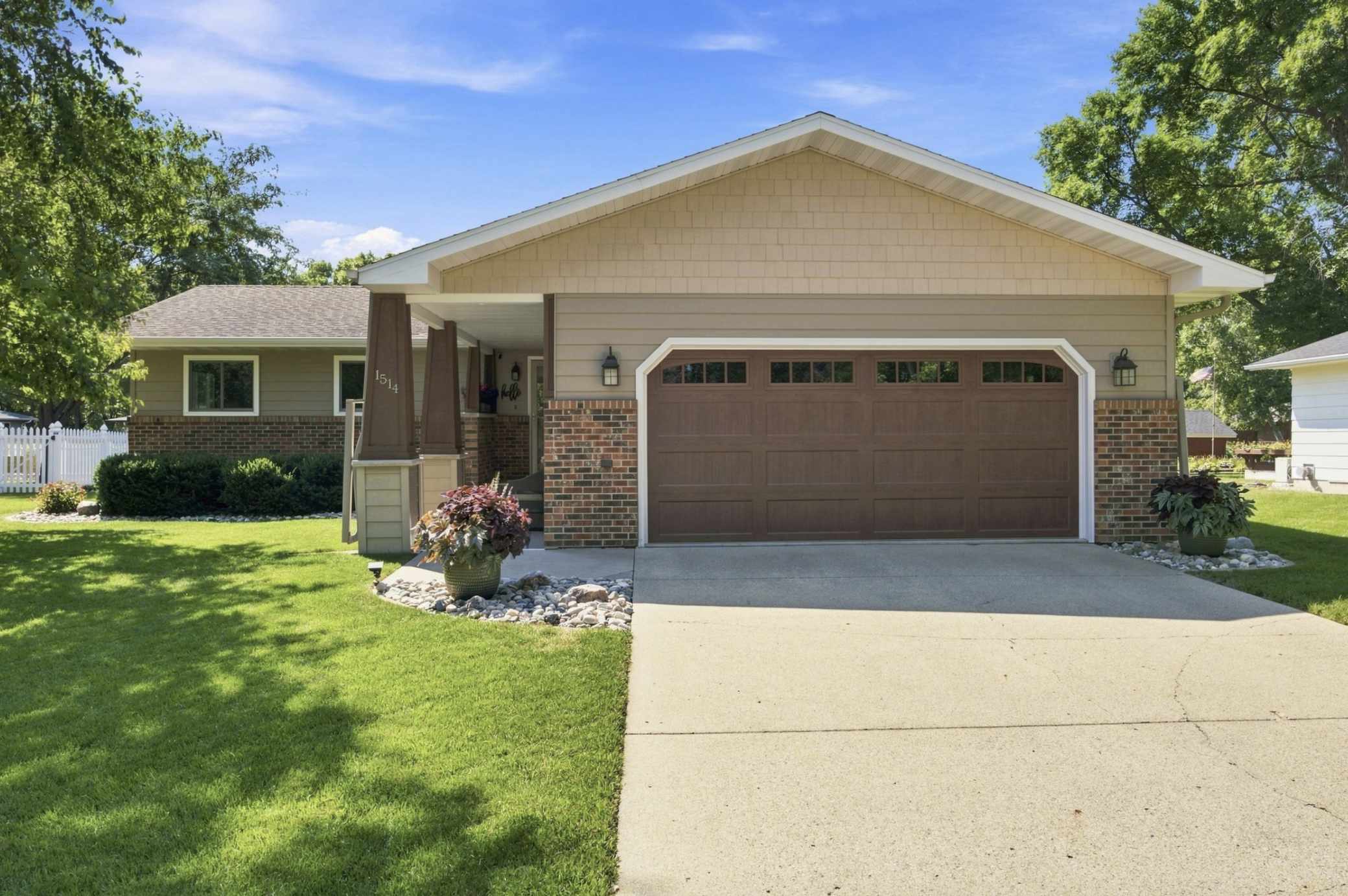 1514 22nd AVE S, Fargo, ND 58103