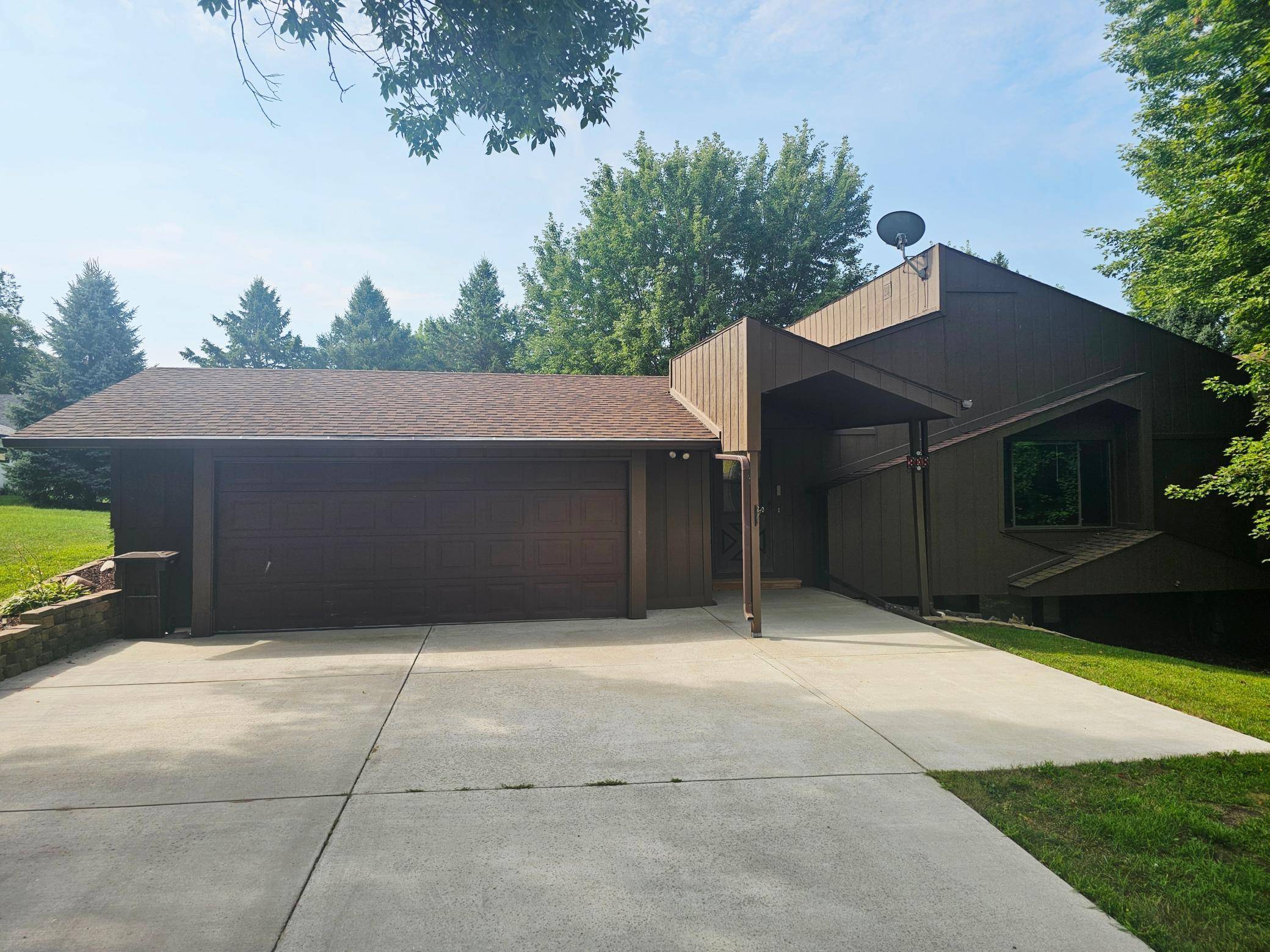 308 Cedar LN, Montevideo, MN 56265