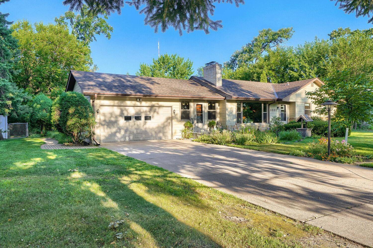 3681 Rustic PL, Shoreview, MN 55126