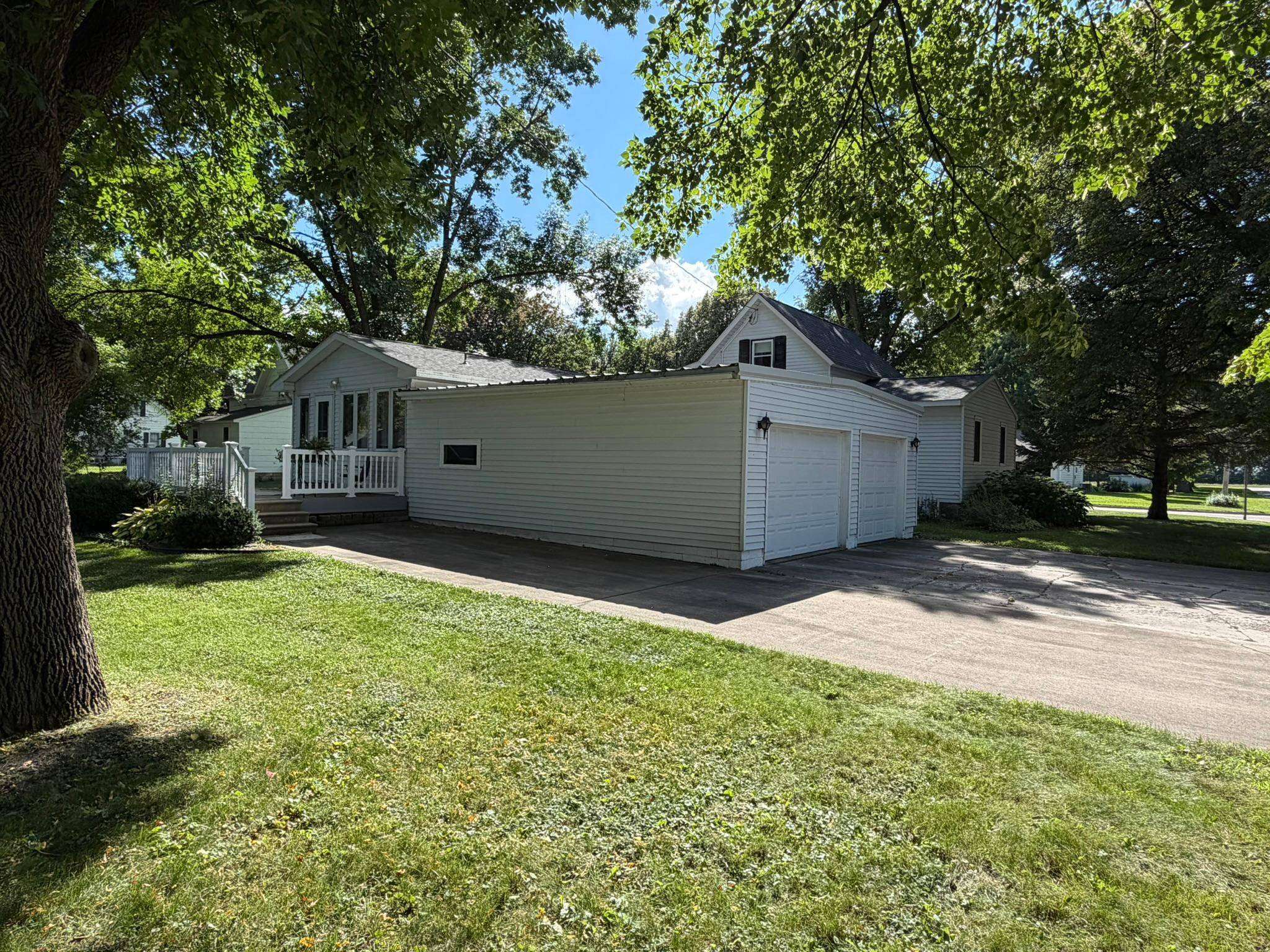 519 5th ST NW, Renville, MN 56284