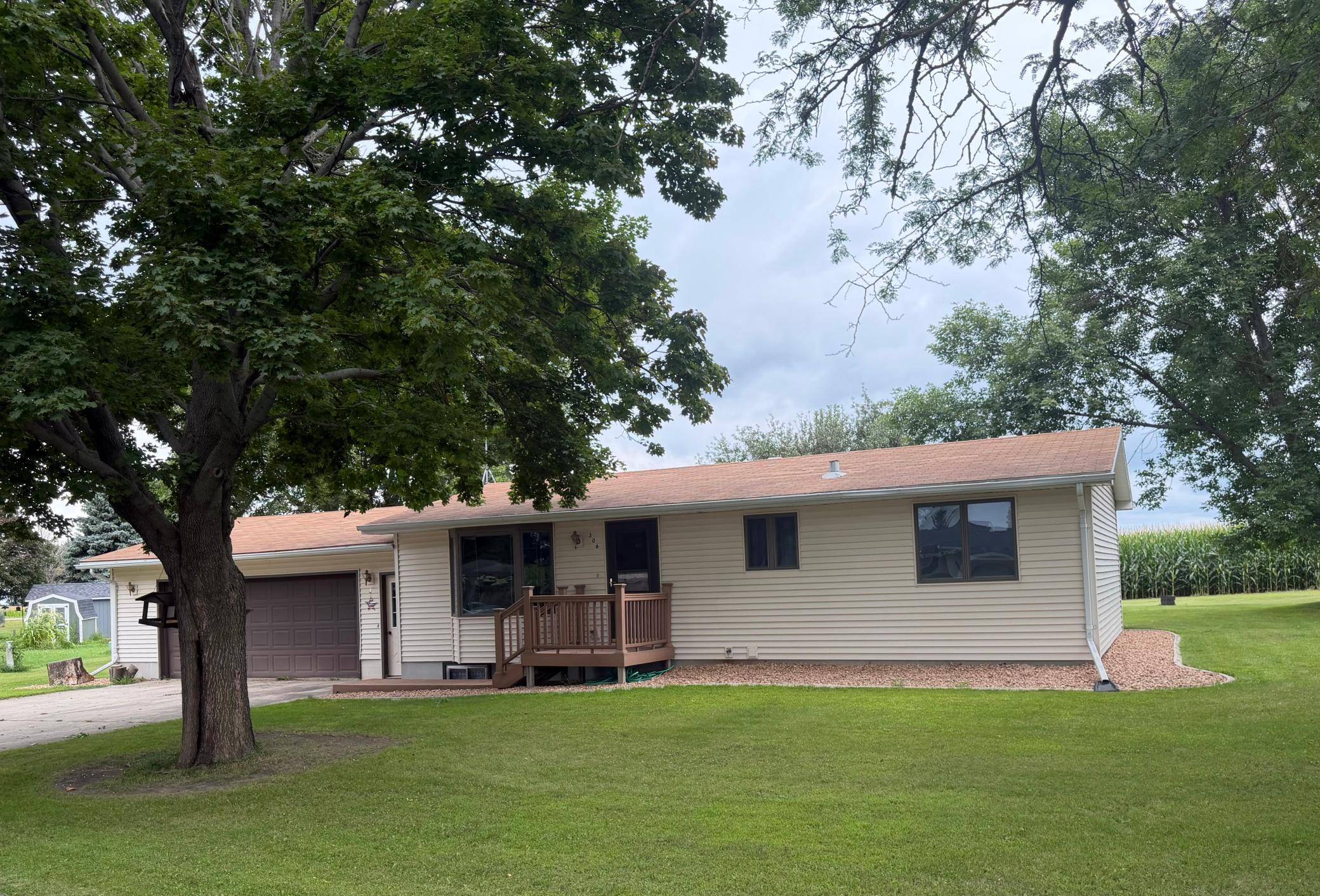 306 9th AVE, Clarkfield, MN 56223