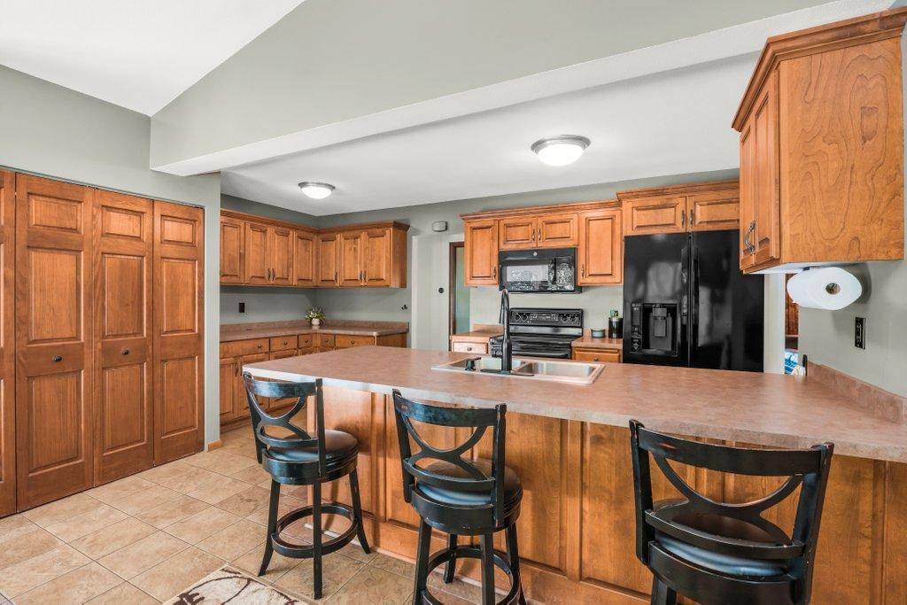 17100 11th AVE N, Plymouth, MN 55447