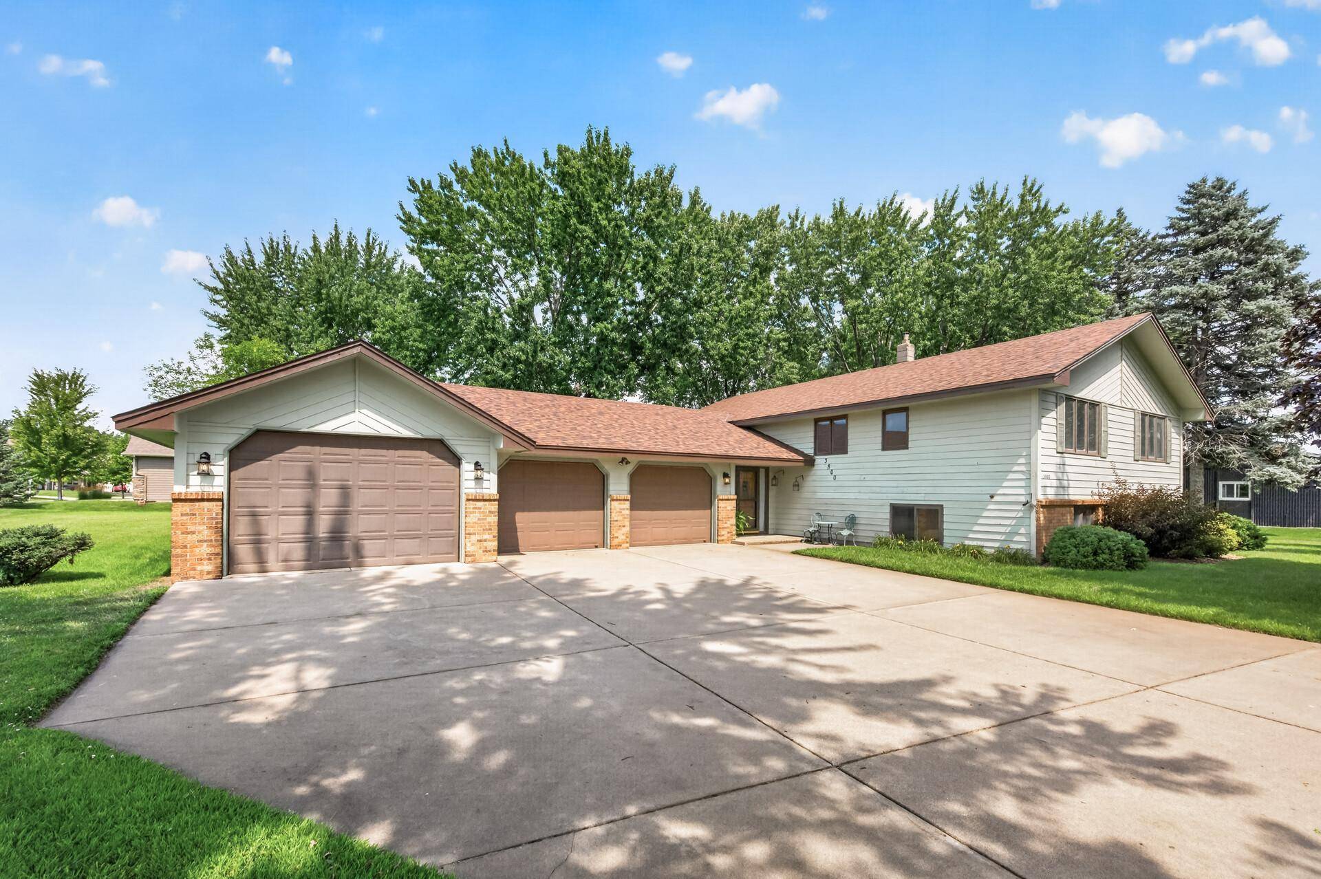 3800 101st AVE N, Brooklyn Park, MN 55443