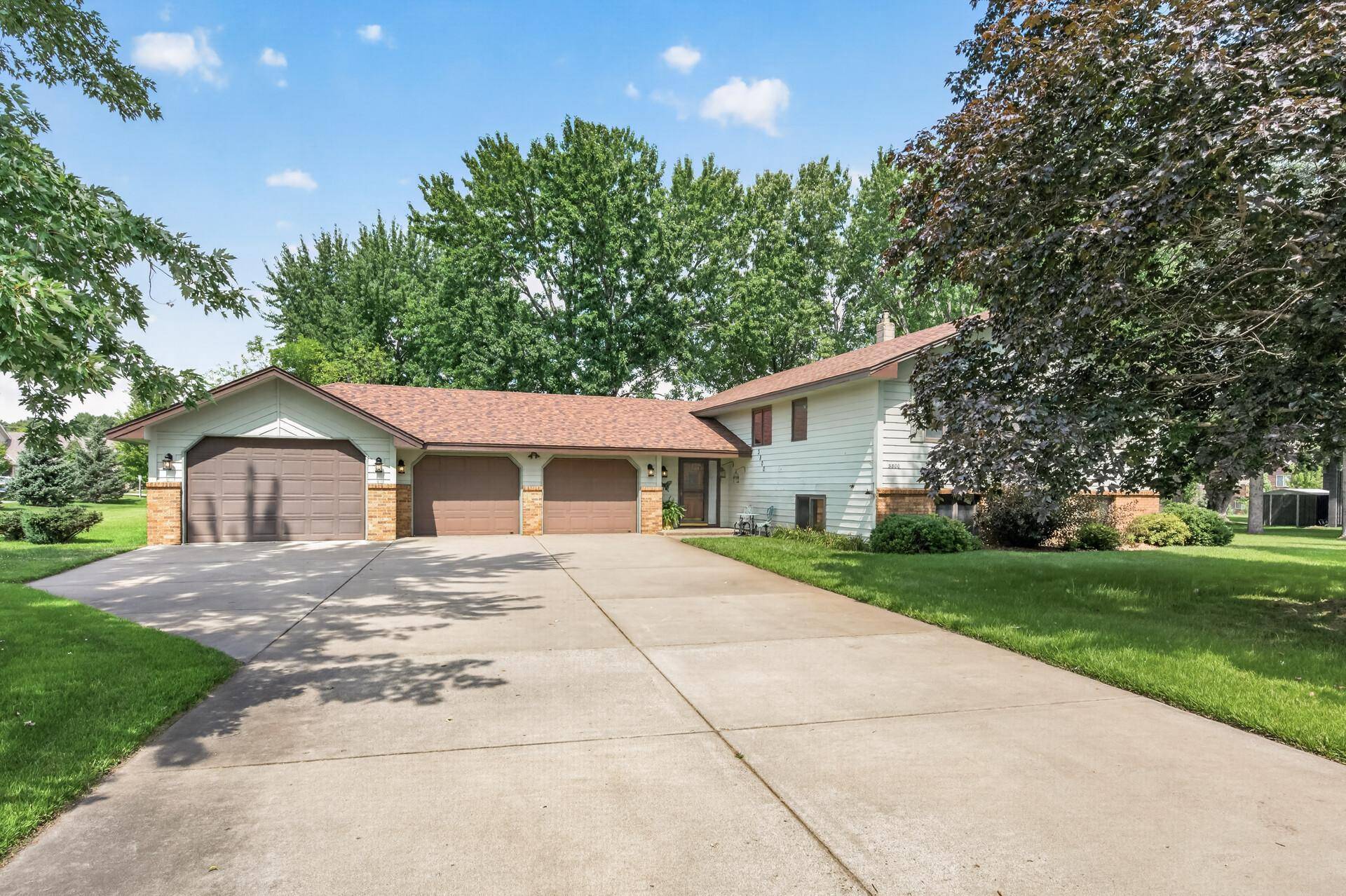3800 101st AVE N, Brooklyn Park, MN 55443
