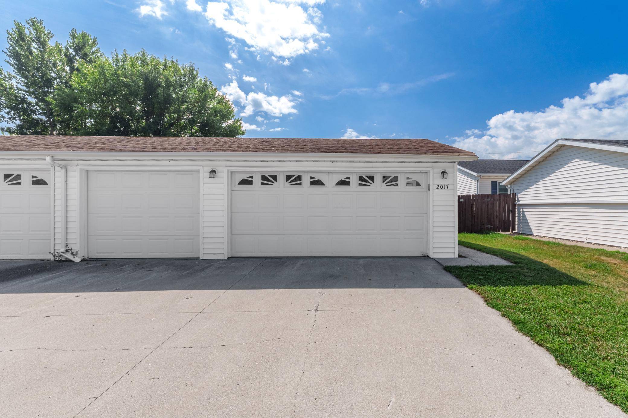 2017 32nd AVE S, Fargo, ND 58103