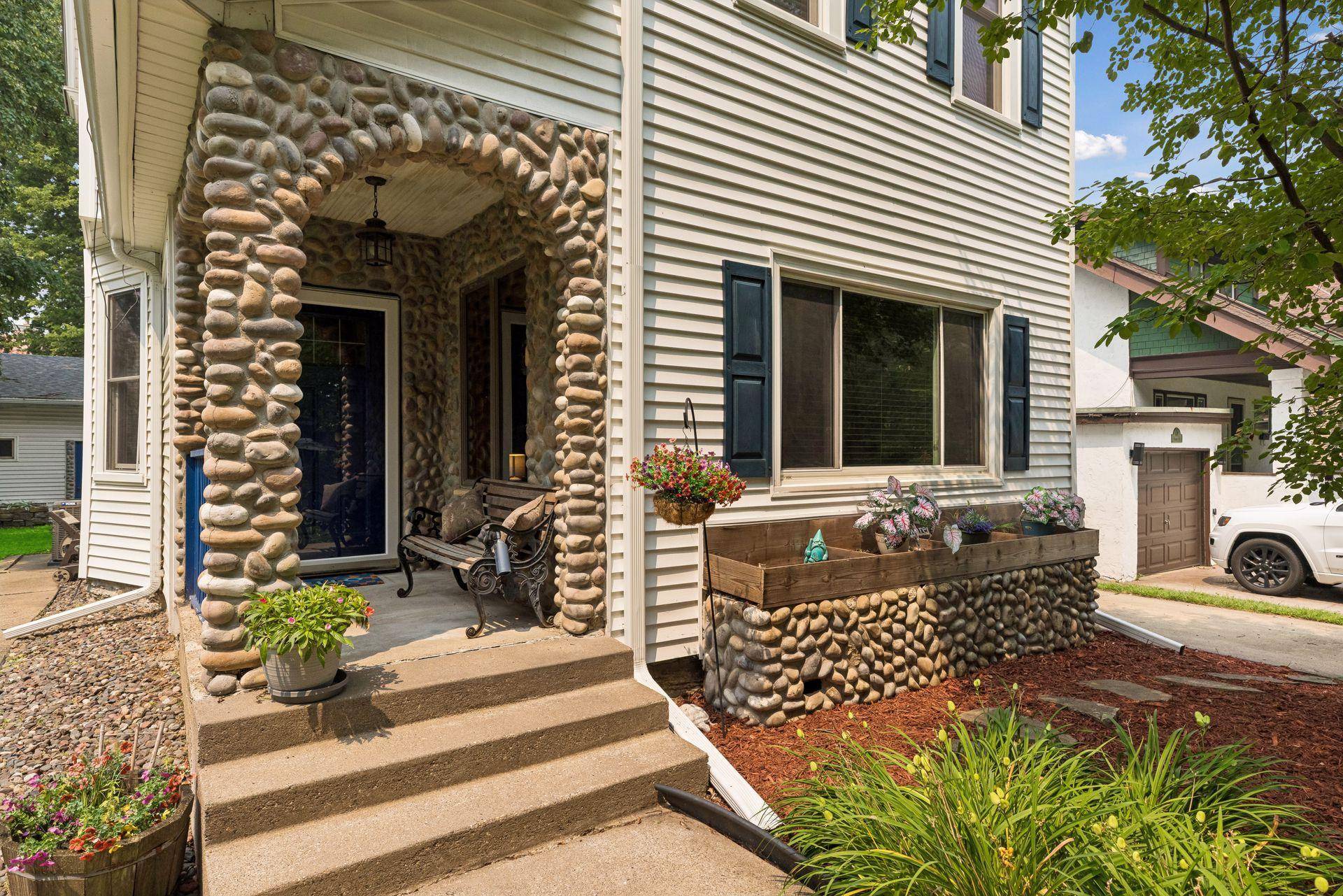 657 Delaware AVE, Saint Paul, MN 55107