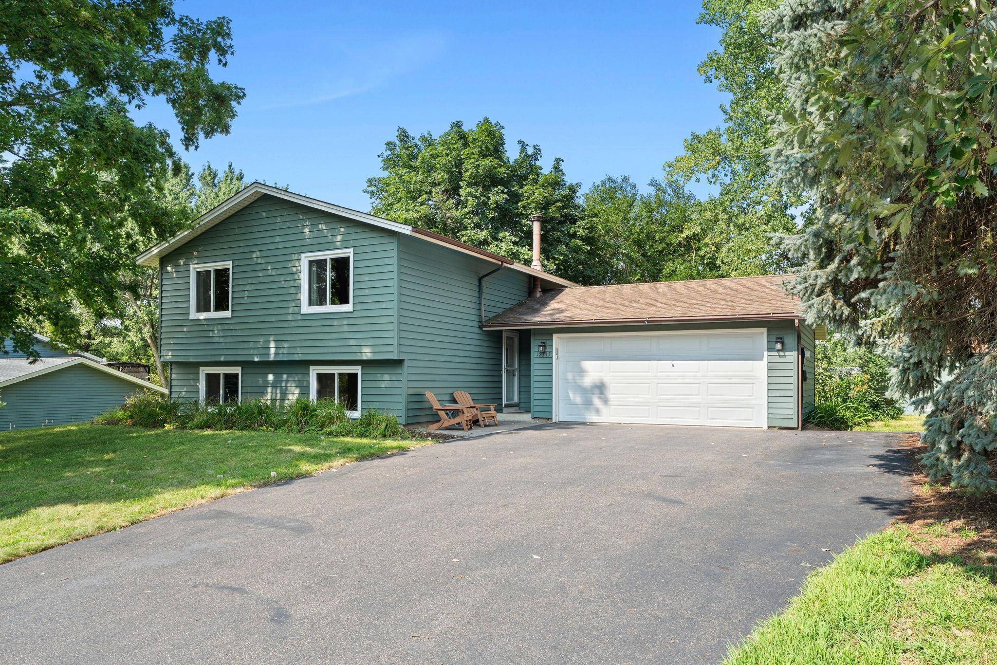 12335 Oxbow DR, Eden Prairie, MN 55347