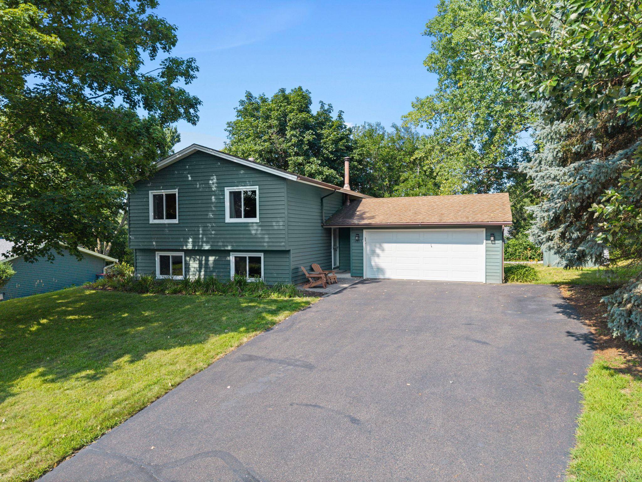 12335 Oxbow DR, Eden Prairie, MN 55347