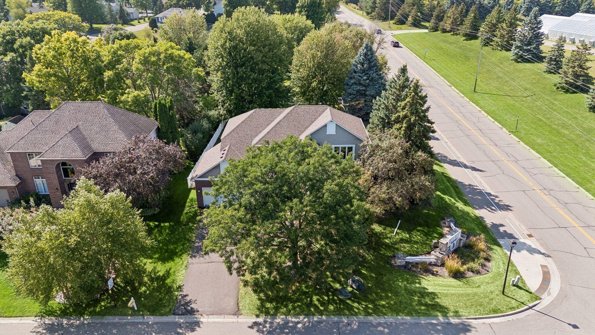 3925 Urbandale LN N, Plymouth, MN 55446