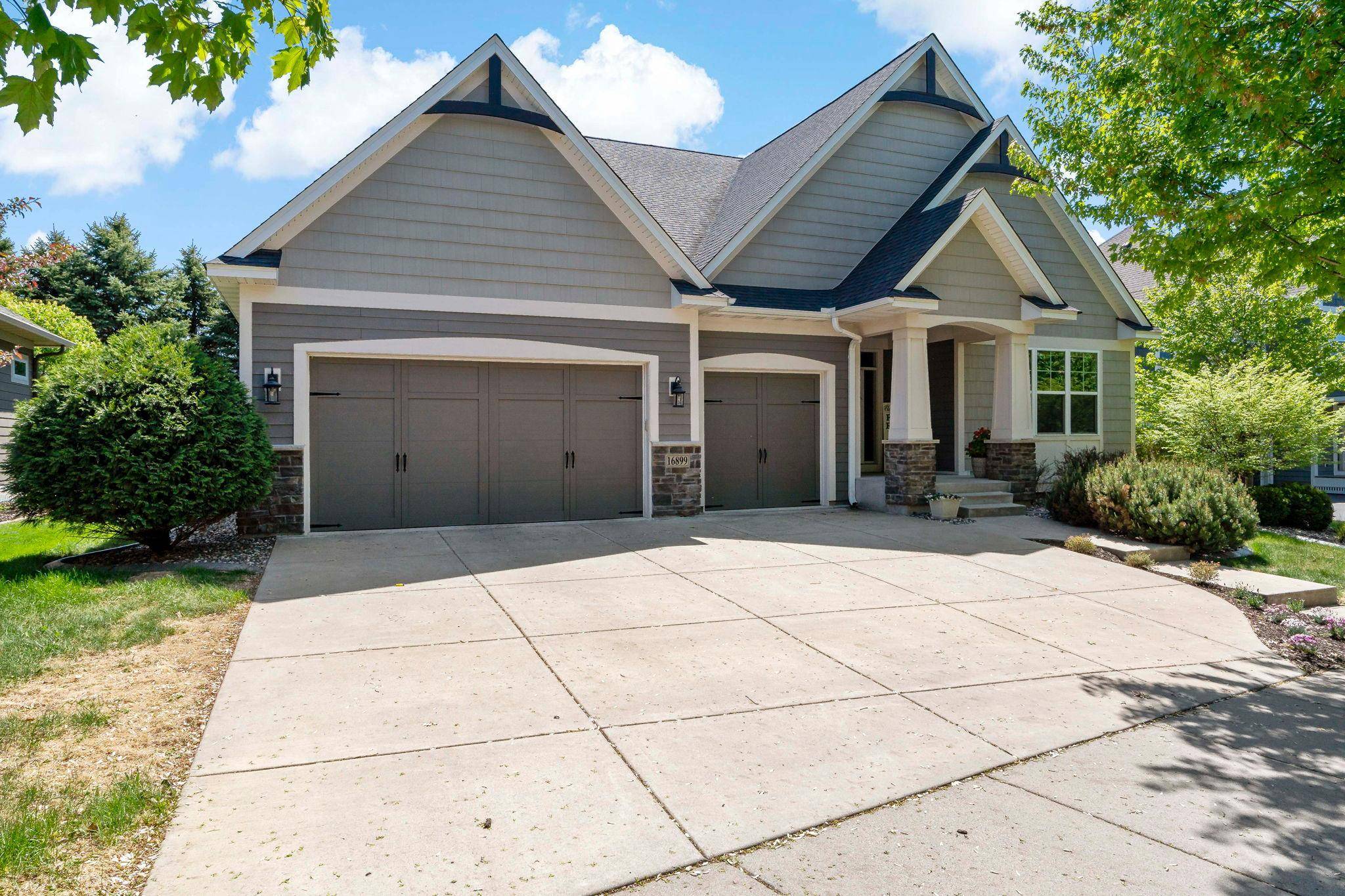 16899 E Lake DR, Lakeville, MN 55044