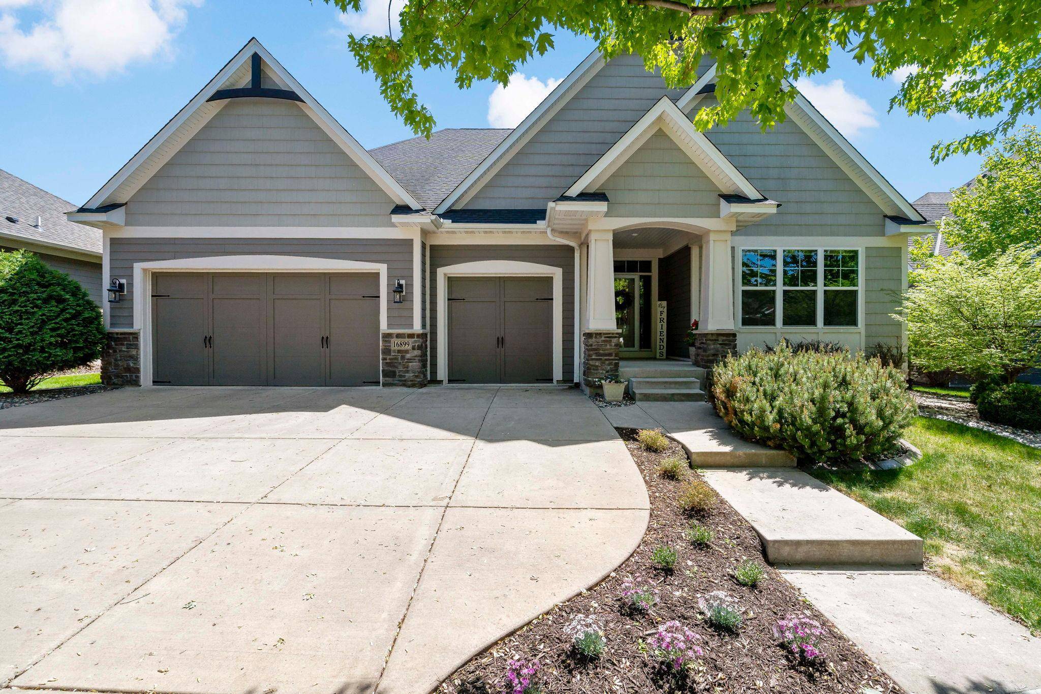 16899 E Lake DR, Lakeville, MN 55044