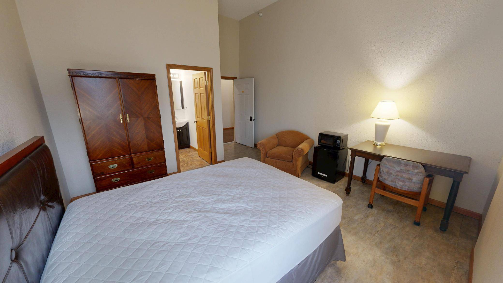 542 Benson AVE SW #ensuite 210, Willmar, MN 56201