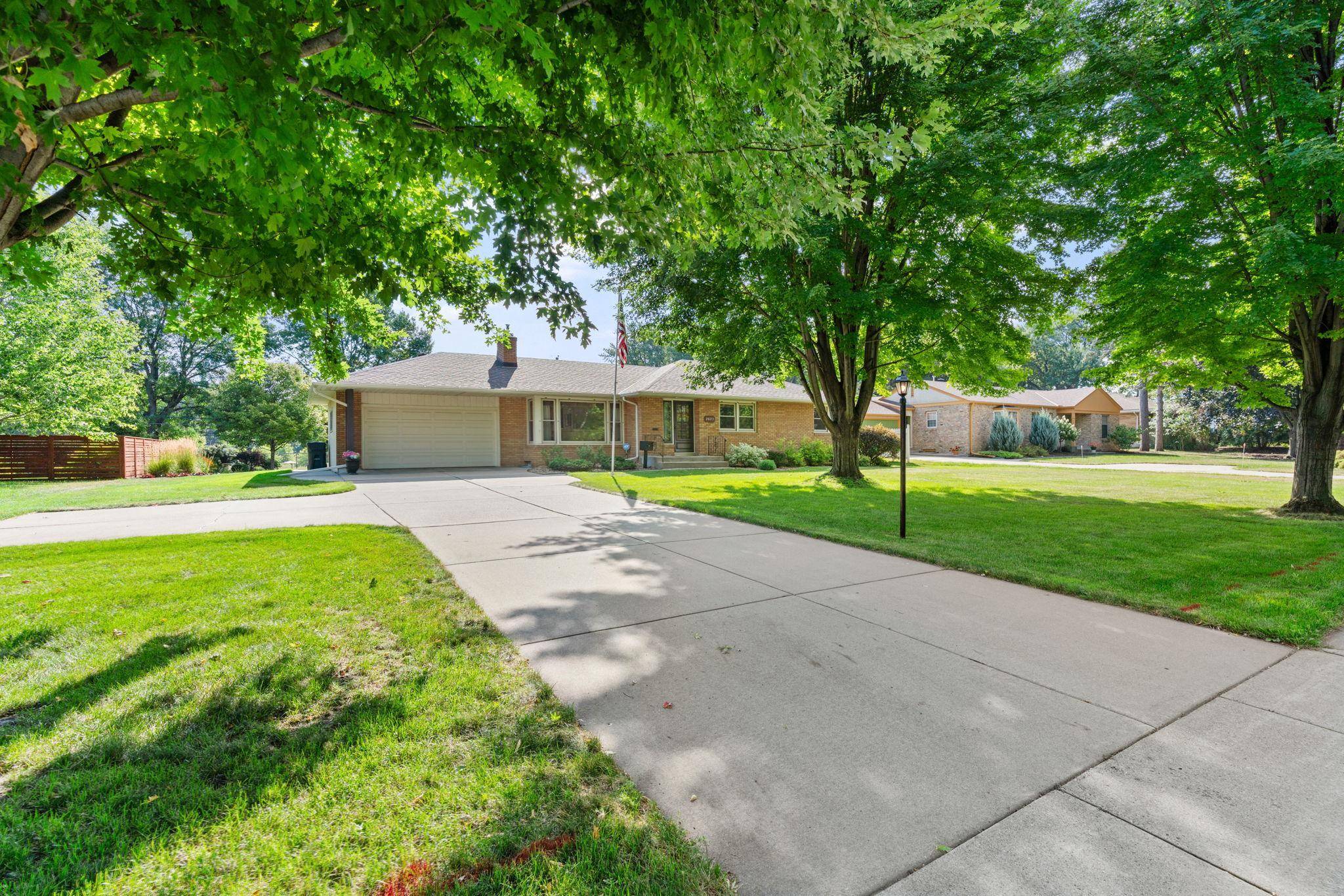 2823 Silver Lake RD NE, Saint Anthony, MN 55418