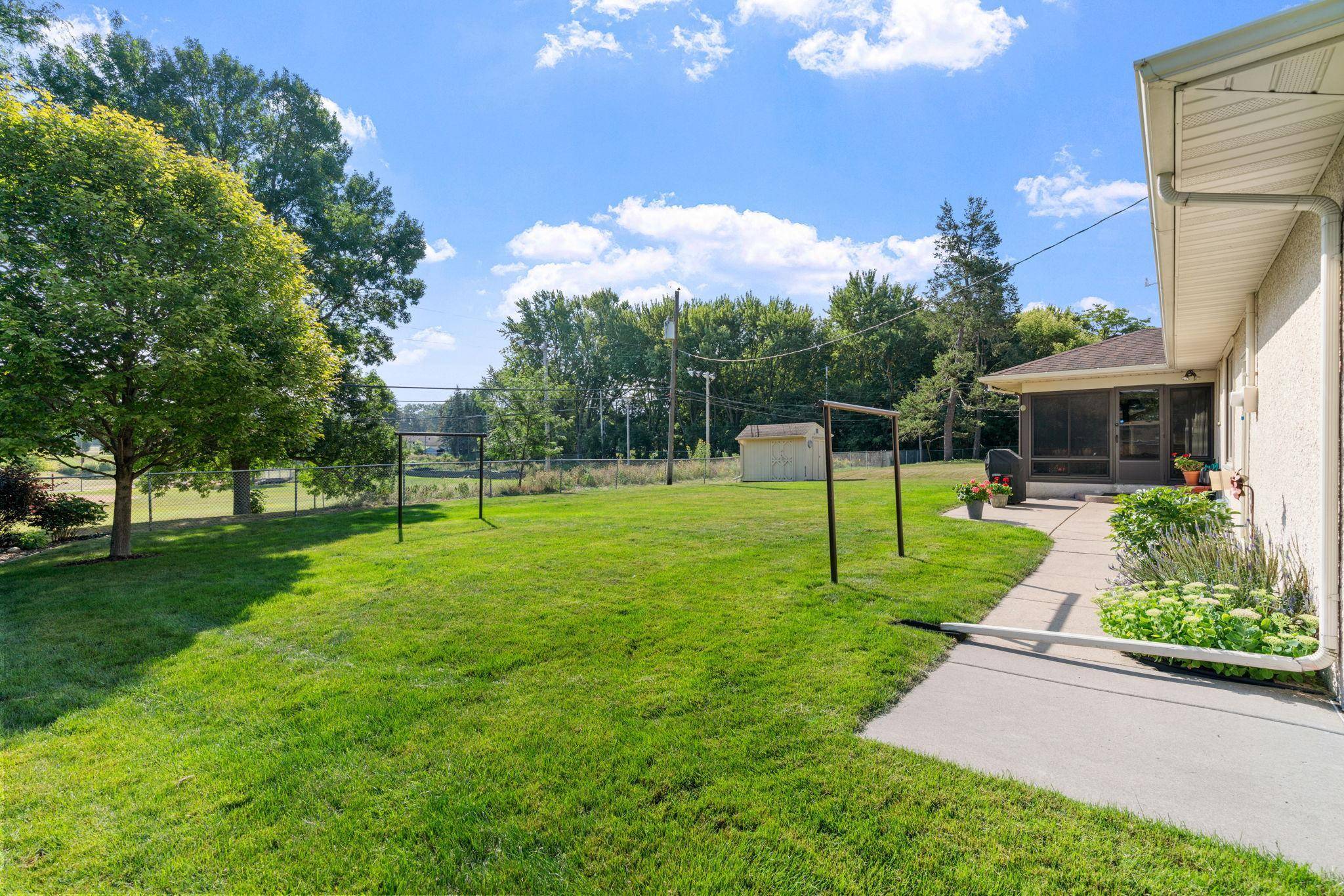 2823 Silver Lake RD NE, Saint Anthony, MN 55418