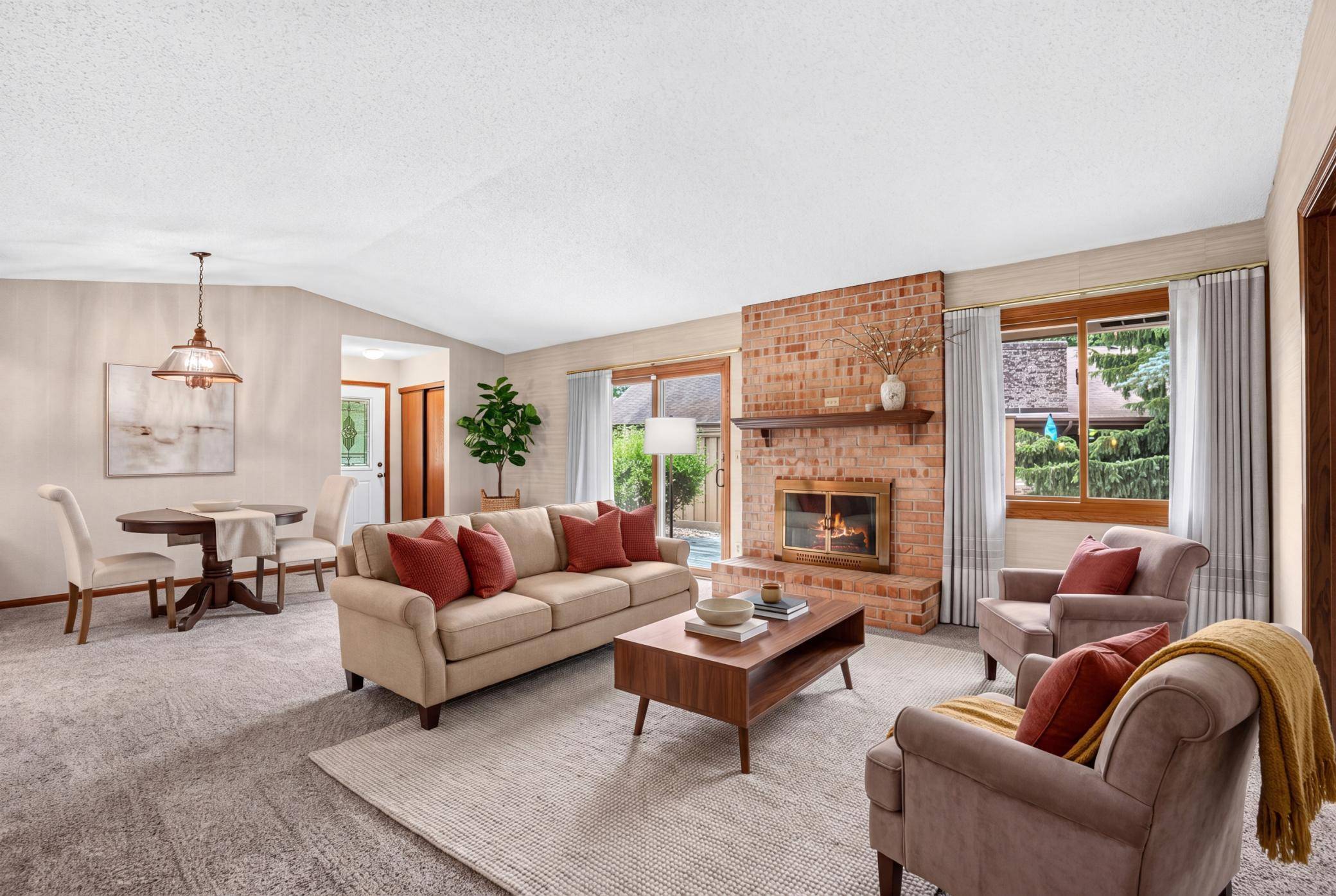7055 Robinwood TRL, Woodbury, MN 55125