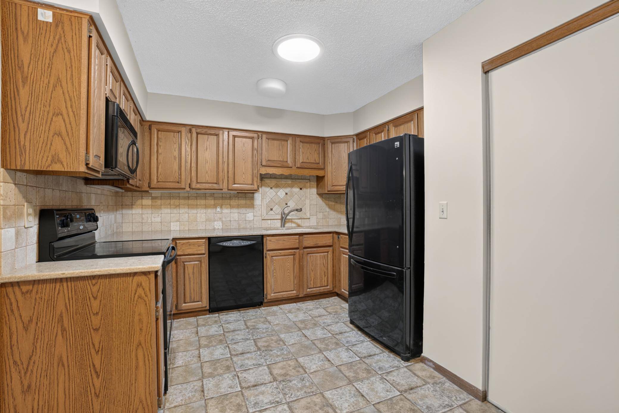 7055 Robinwood TRL, Woodbury, MN 55125