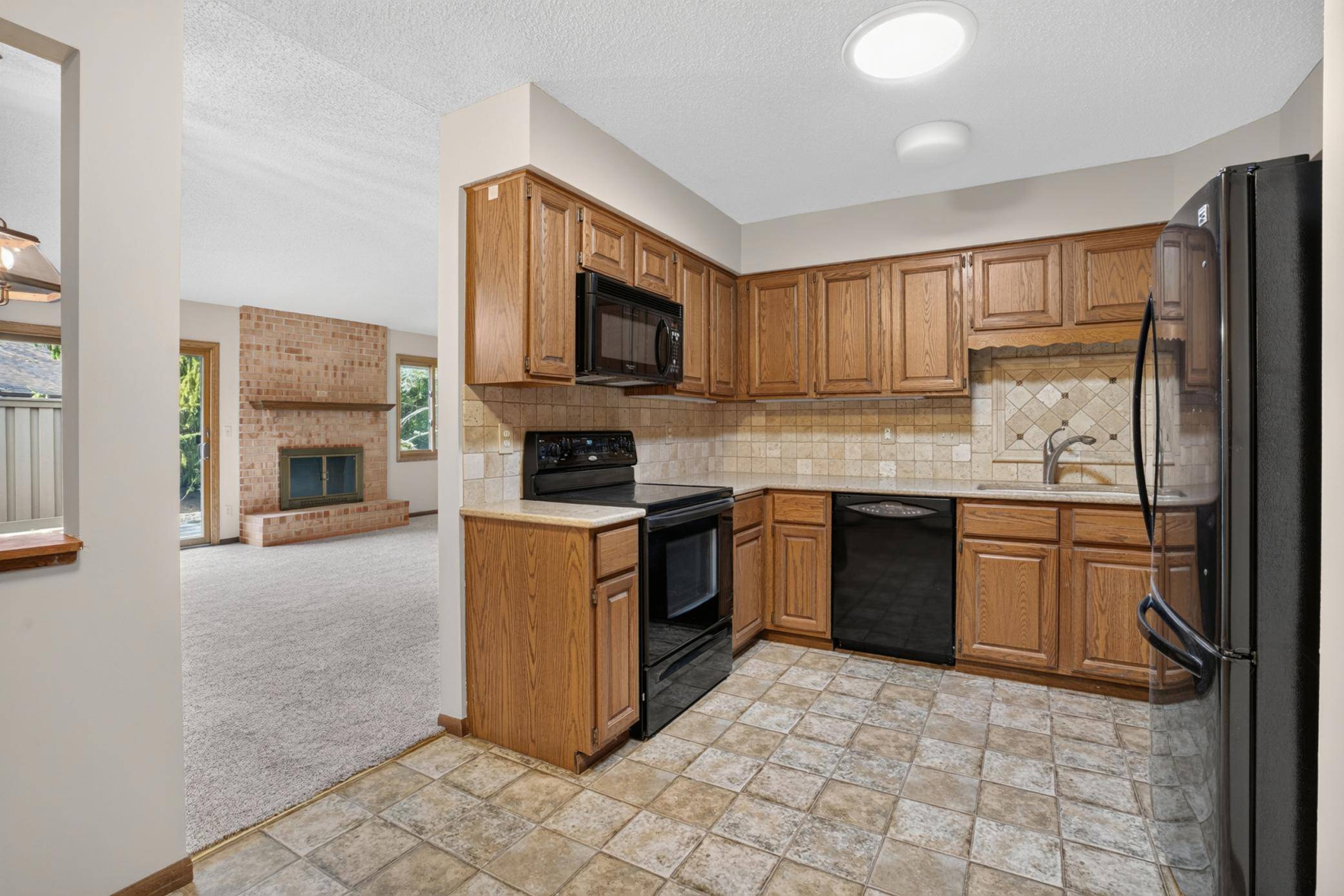 7055 Robinwood TRL, Woodbury, MN 55125