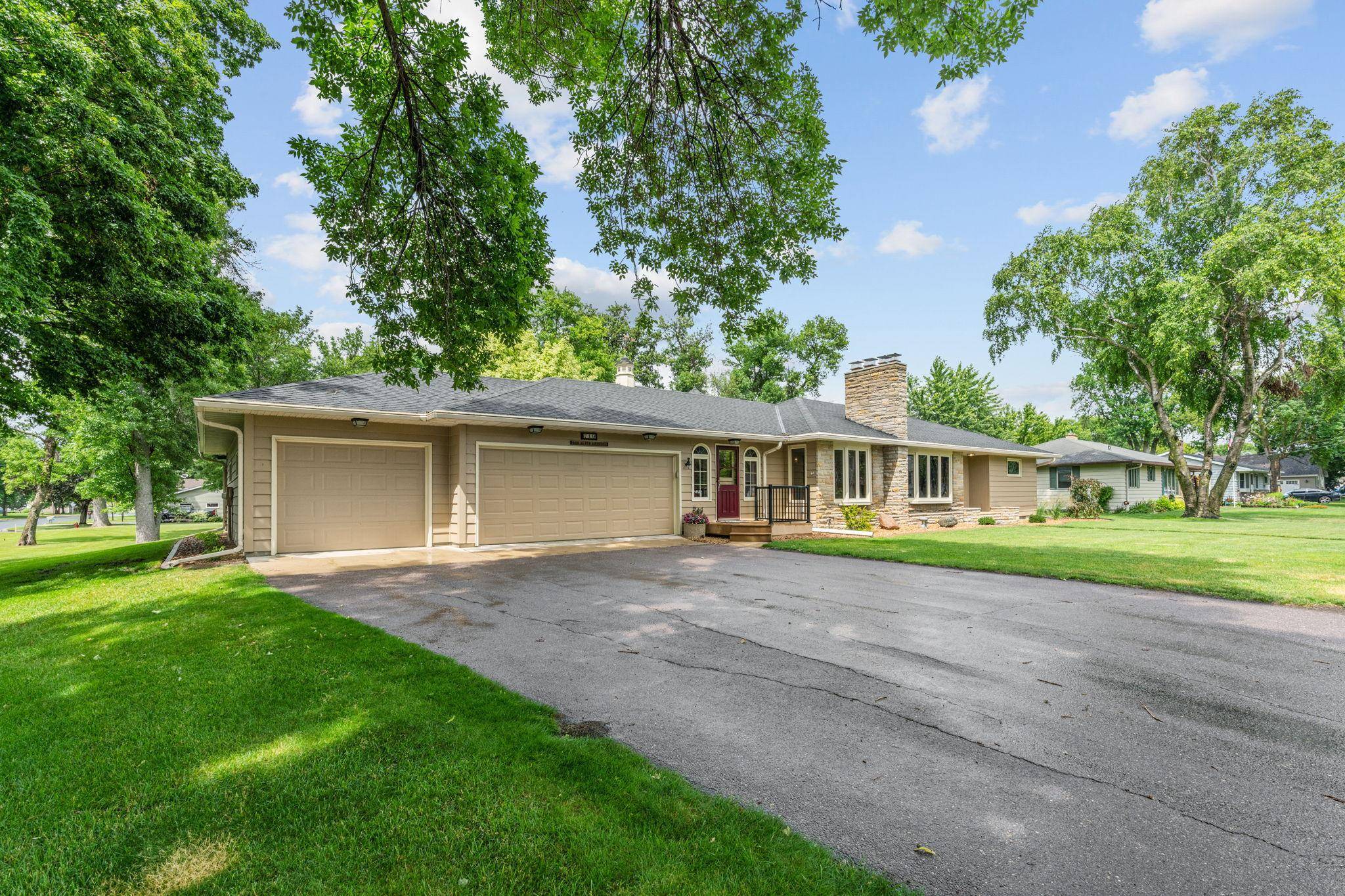 719 Park AVE, Hamburg, MN 55339