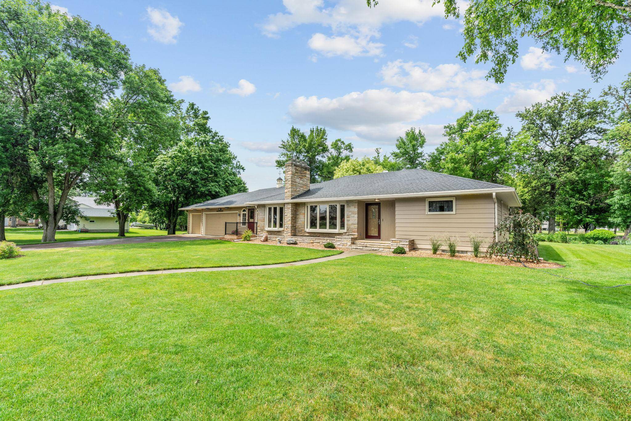 719 Park AVE, Hamburg, MN 55339