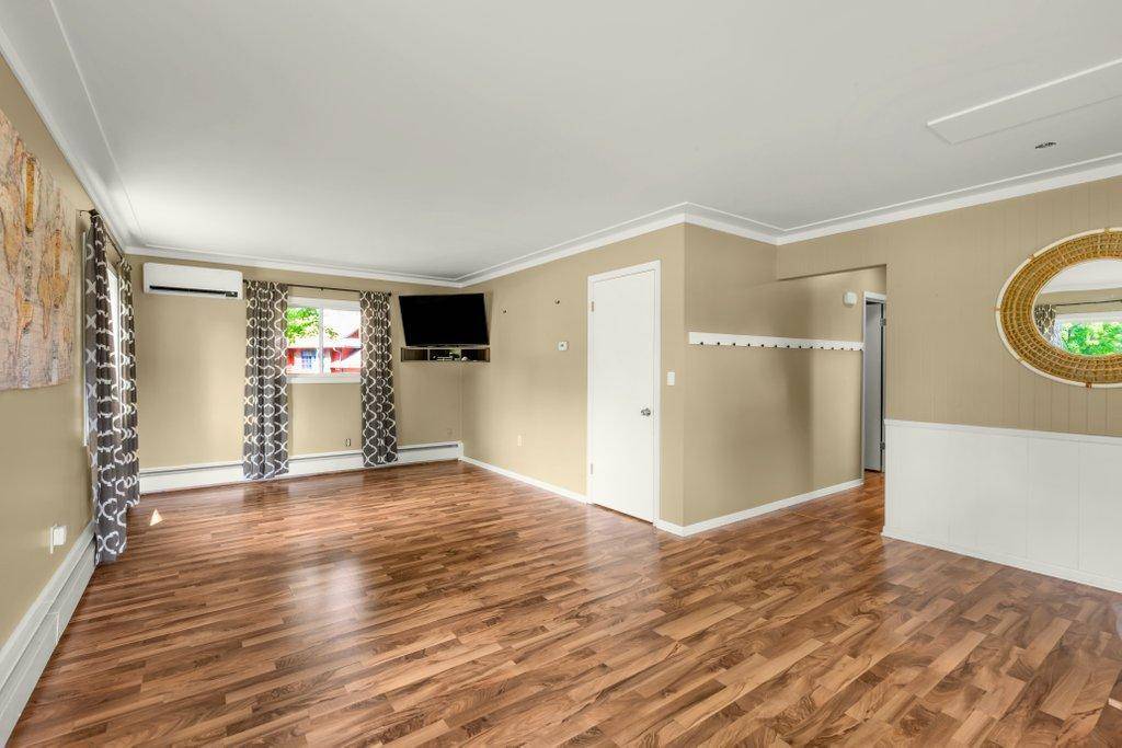 727 Tanglewood DR, Shoreview, MN 55126