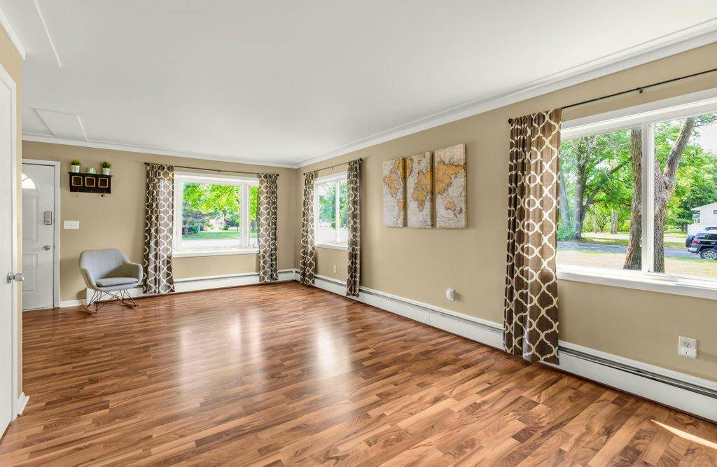 727 Tanglewood DR, Shoreview, MN 55126