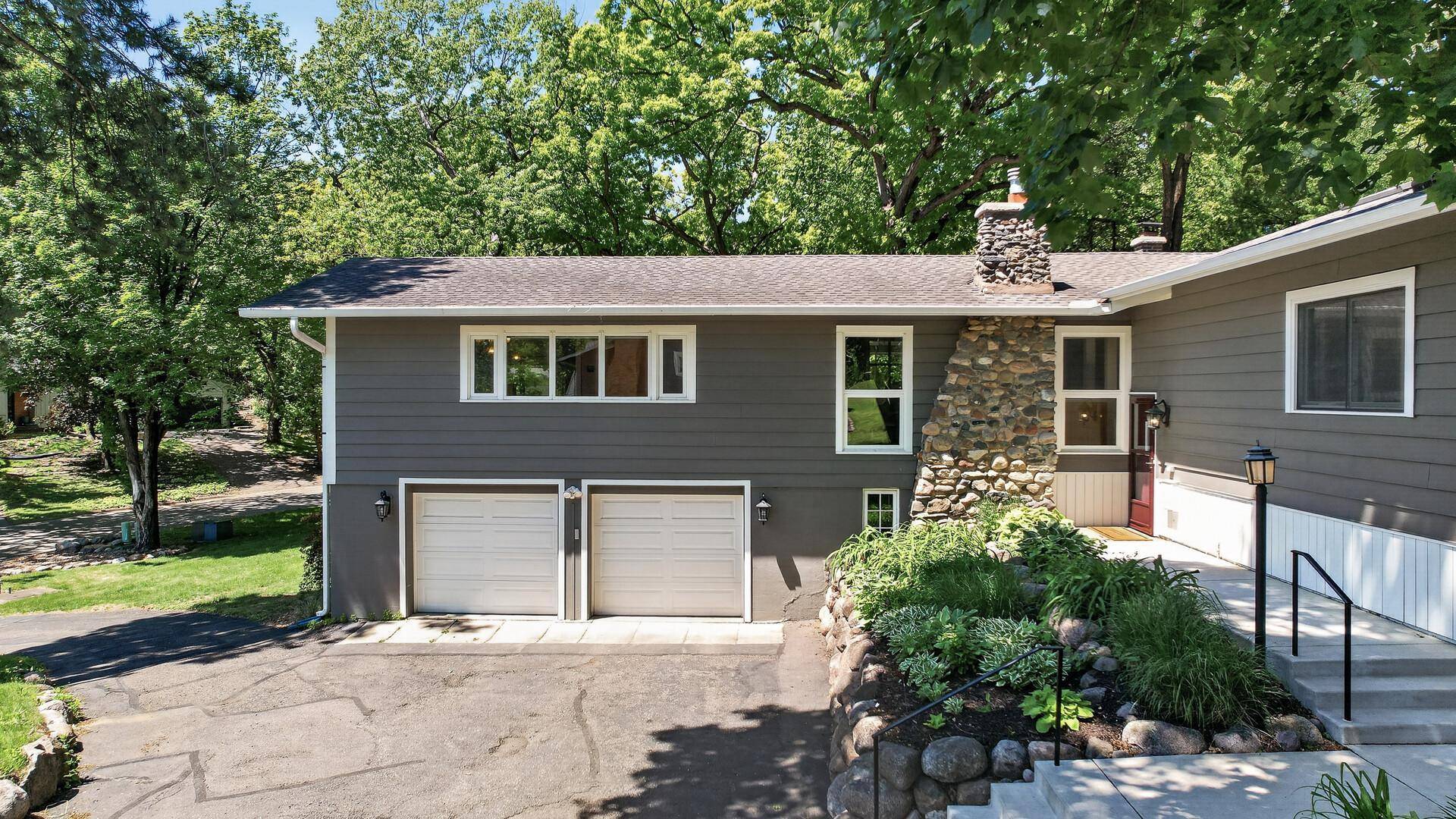 12020 Mayflower CIR, Minnetonka, MN 55305