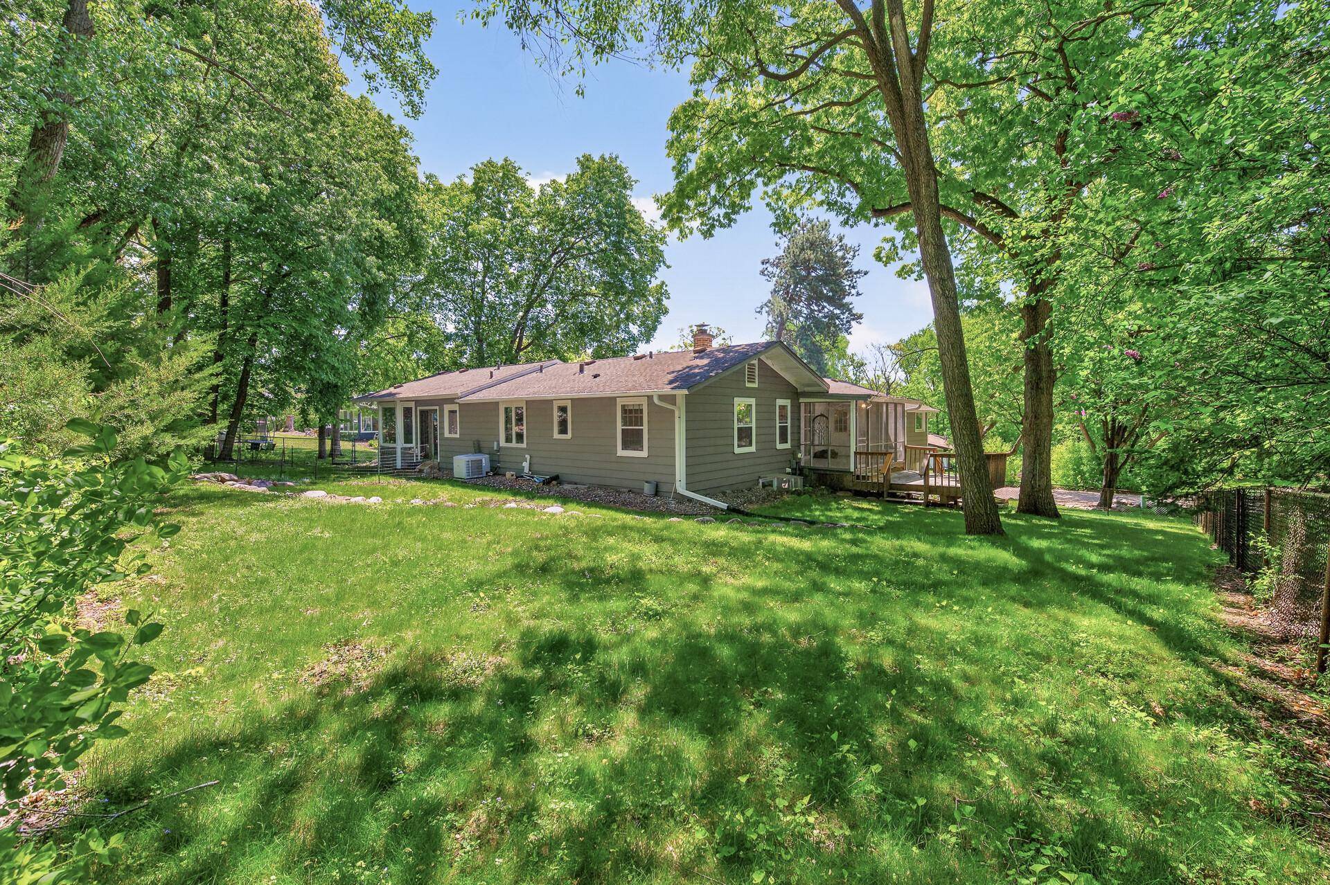 12020 Mayflower CIR, Minnetonka, MN 55305