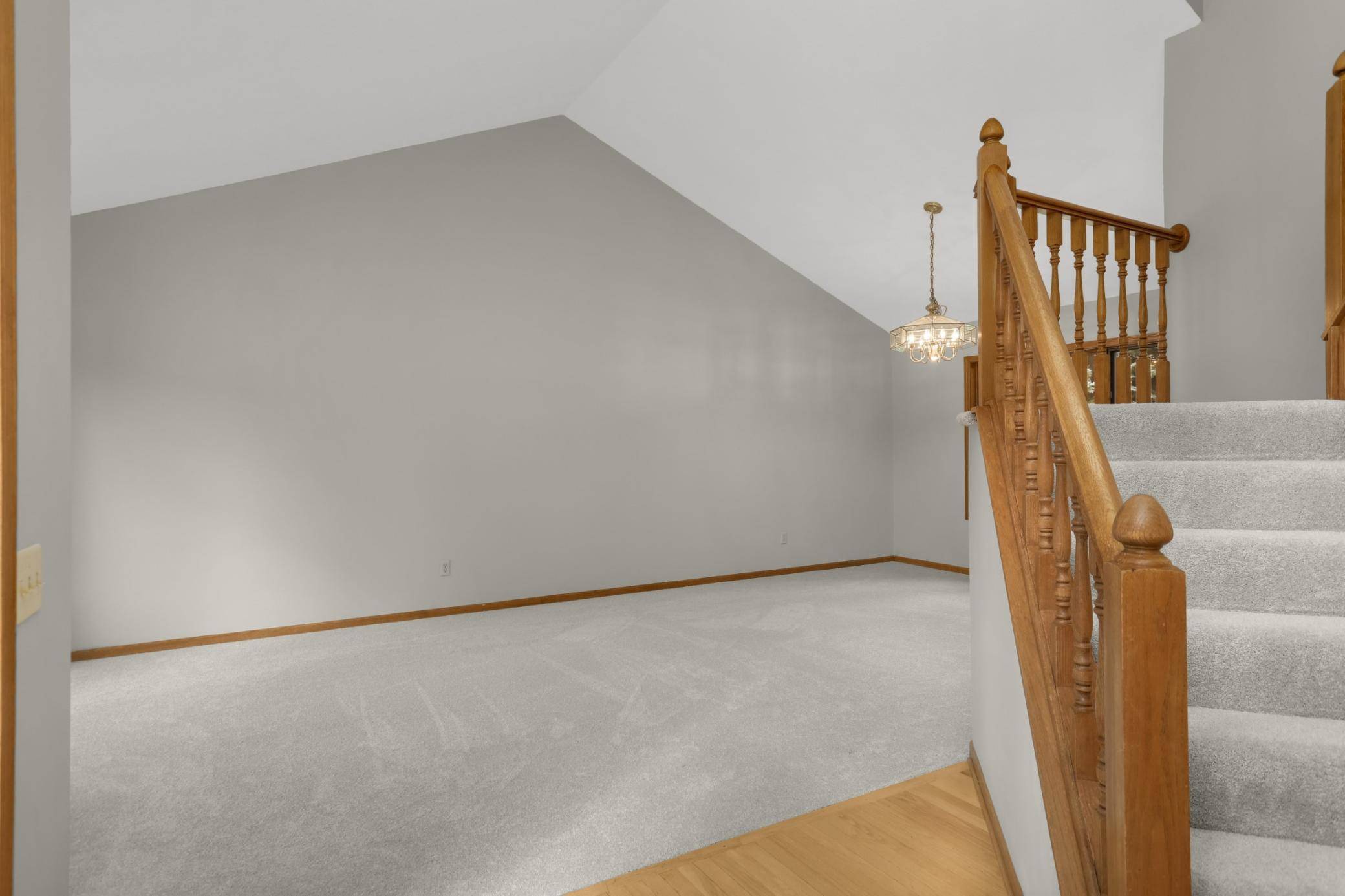 1381 Interlachen DR, Eagan, MN 55123