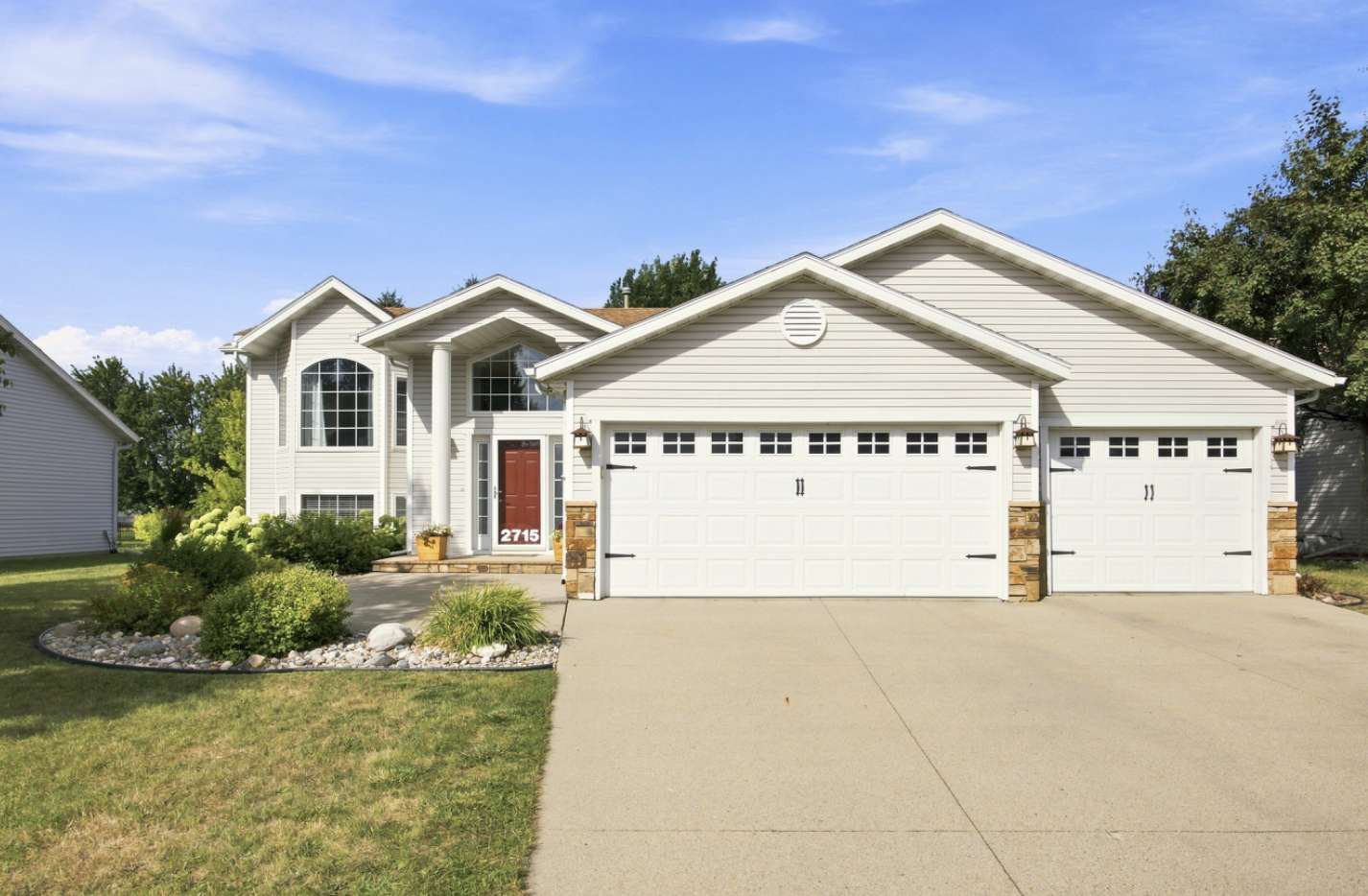 2715 32nd ST S, Fargo, ND 58103