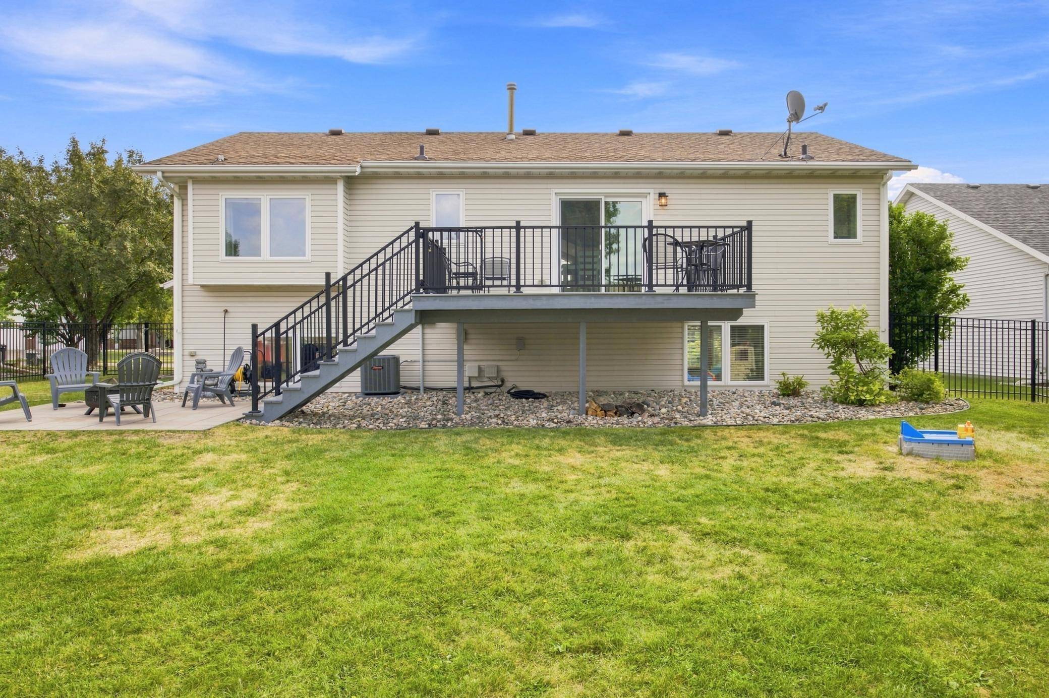 2715 32nd ST S, Fargo, ND 58103