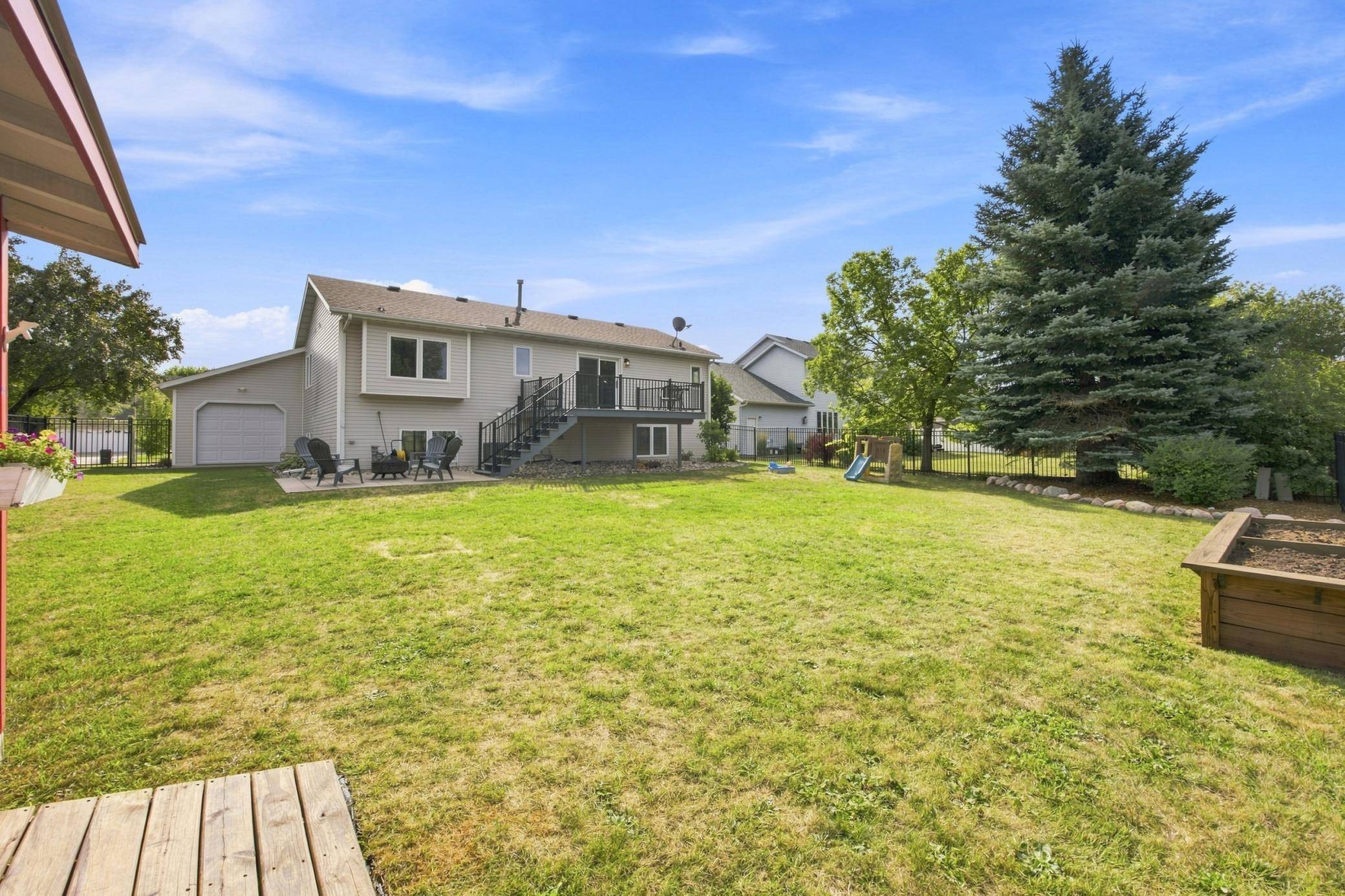 2715 32nd ST S, Fargo, ND 58103