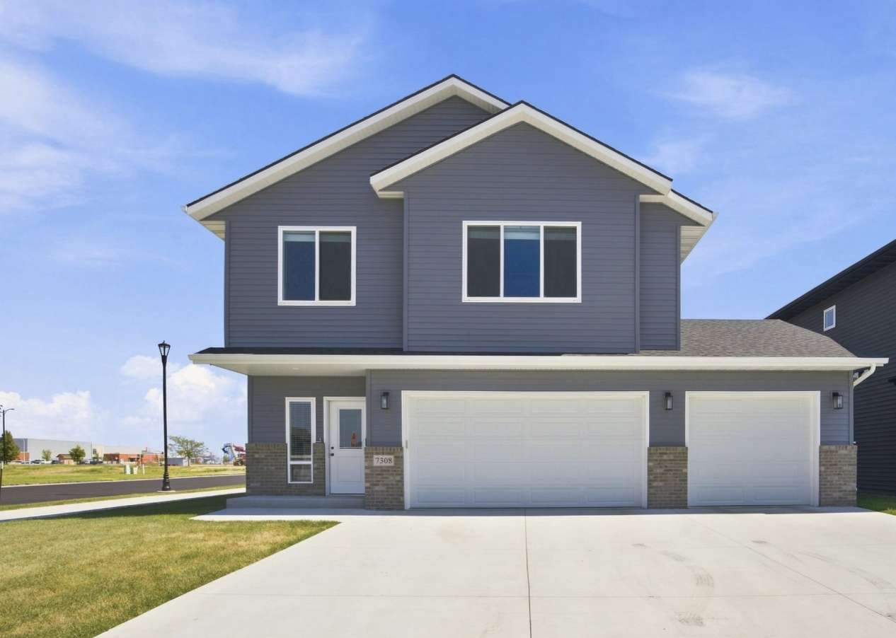 7308 Madelyn LN S, Fargo, ND 58104