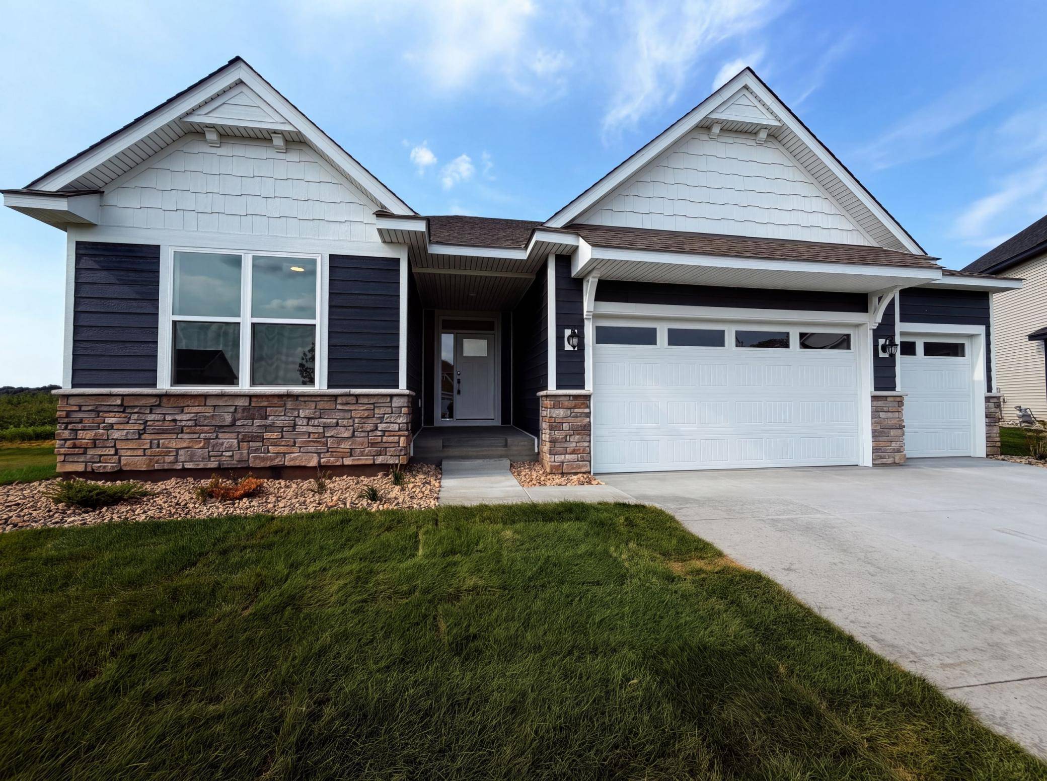 851 Londonderry LN NW, Rochester, MN 55901