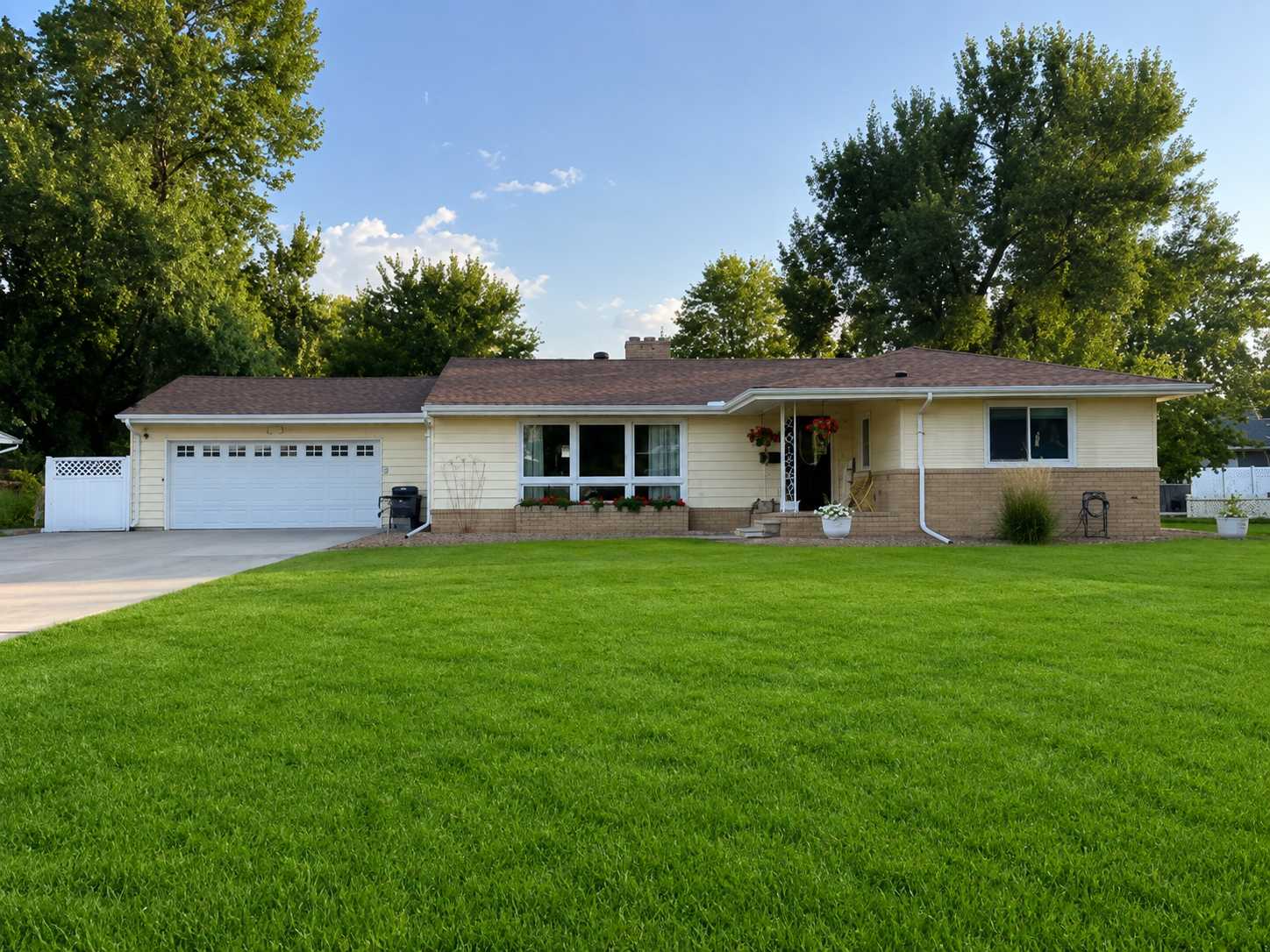 857 3rd ST N, Wahpeton, ND 58075