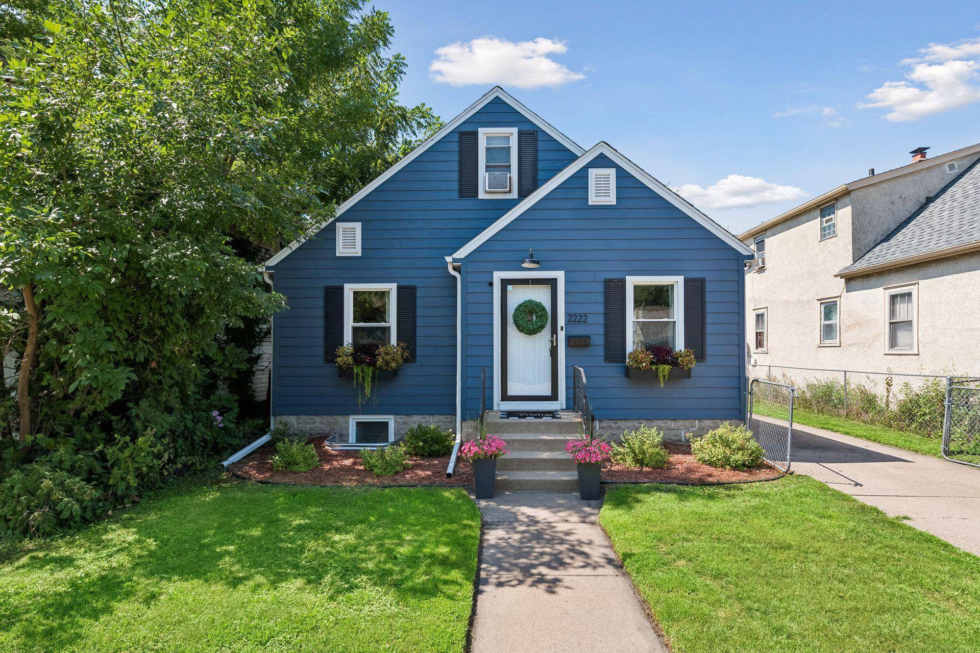 2222 University AVE NE, Minneapolis, MN 55418