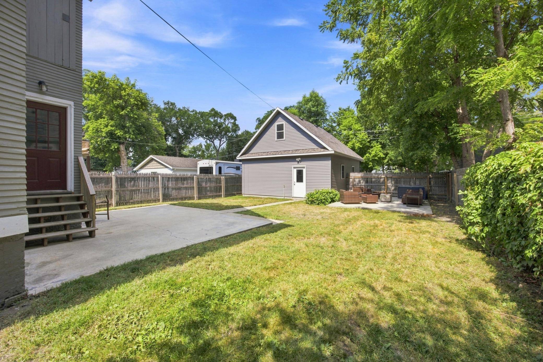 819 8th AVE N, Fargo, ND 58102