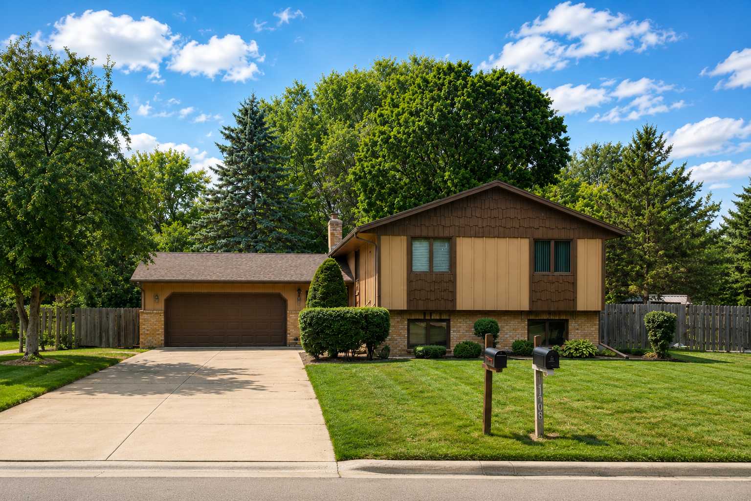 7709 Ewing AVE N, Brooklyn Park, MN 55443