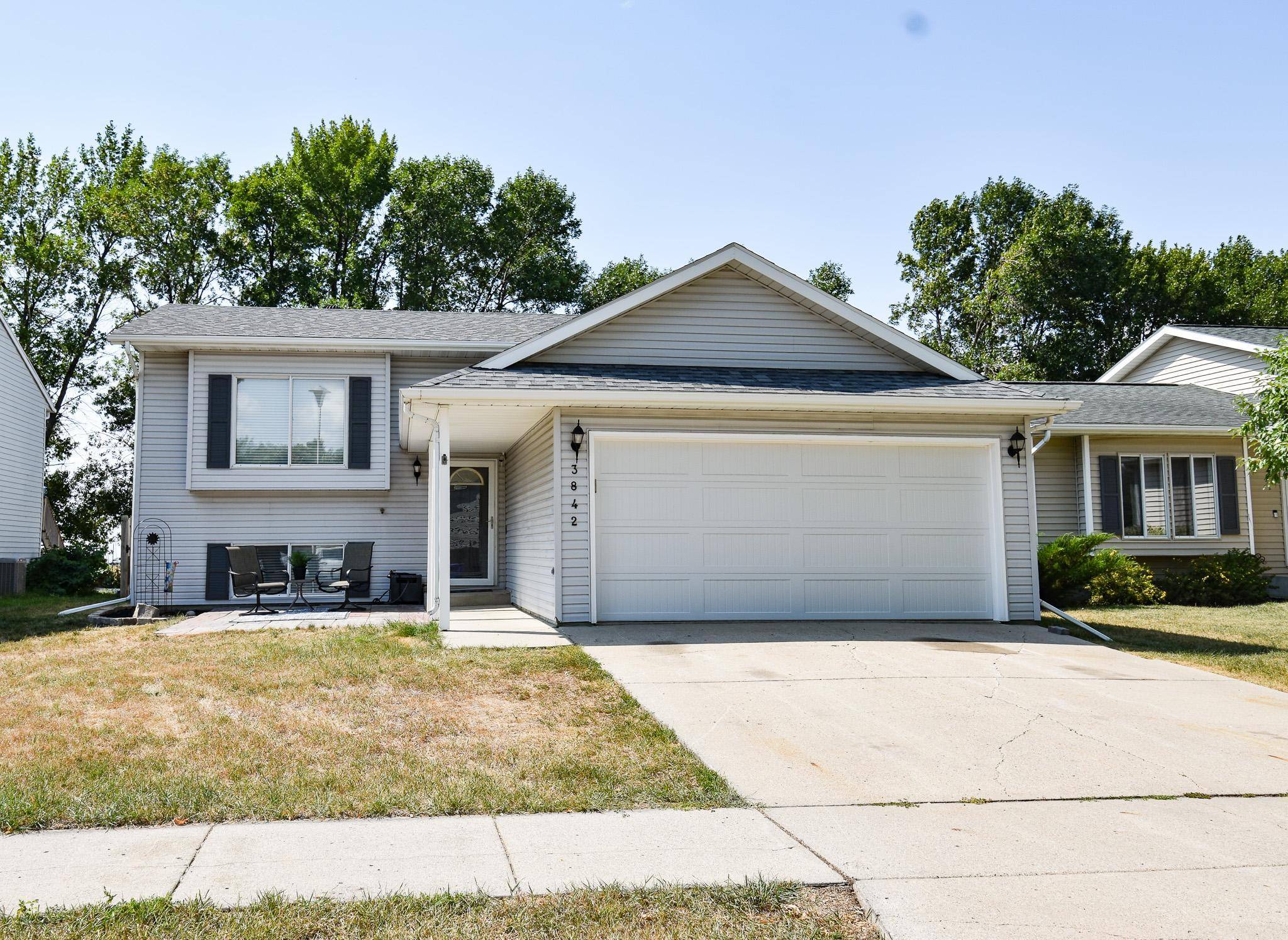 3842 10TH ST N, Fargo, ND 58102