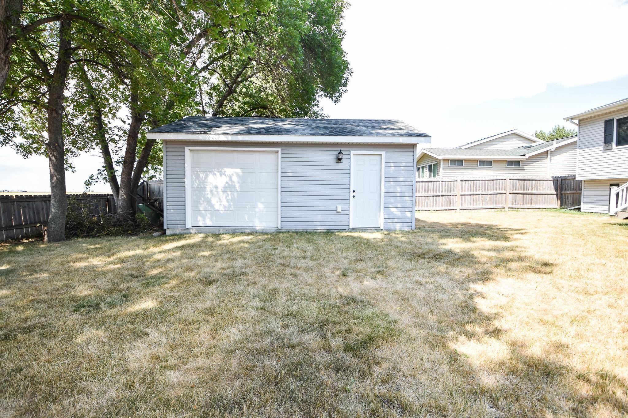3842 10TH ST N, Fargo, ND 58102