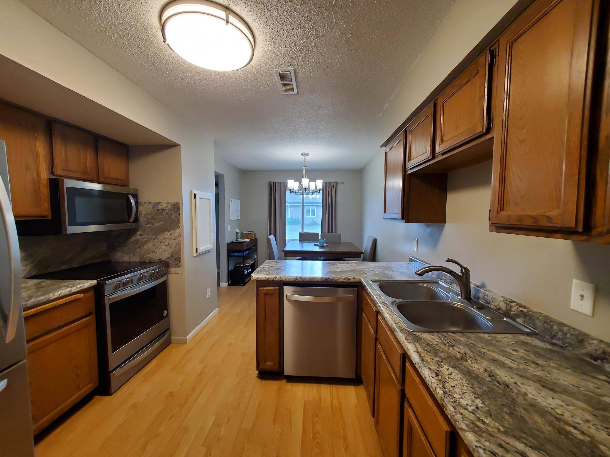 9358 Ranchview LN N, Maple Grove, MN 55369