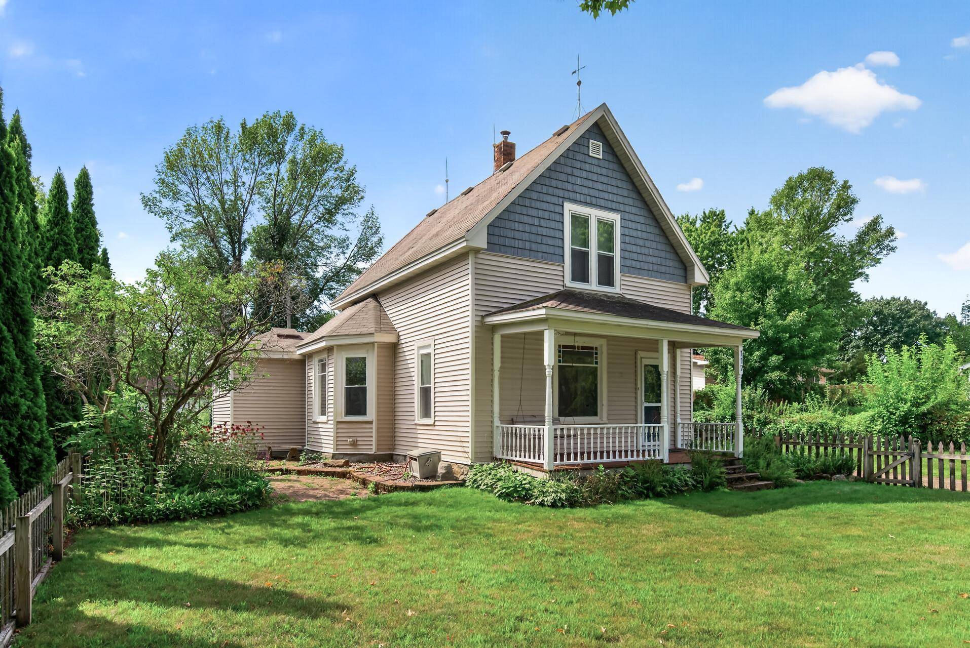 117 Lockey AVE, Center City, MN 55012