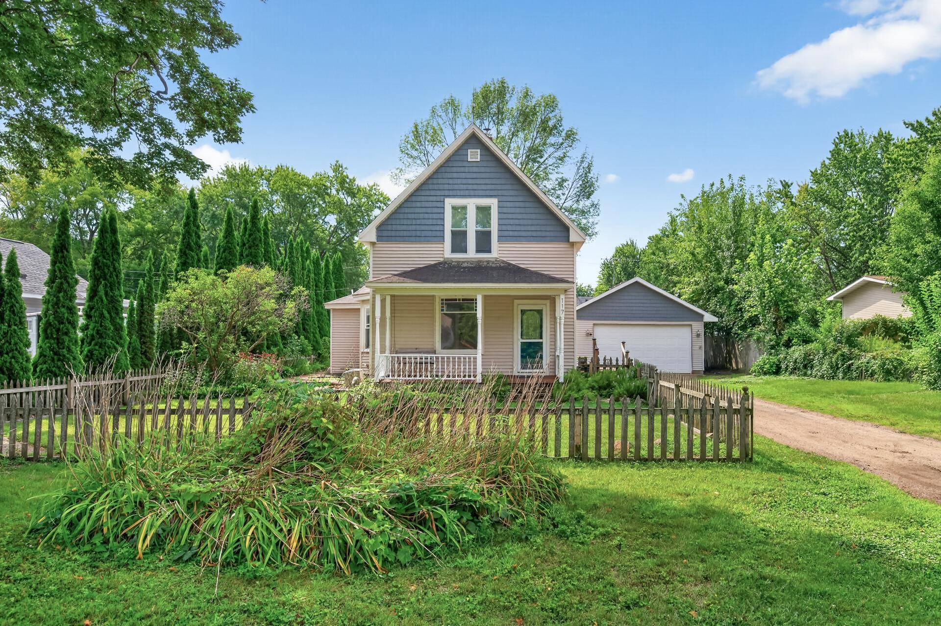 117 Lockey AVE, Center City, MN 55012
