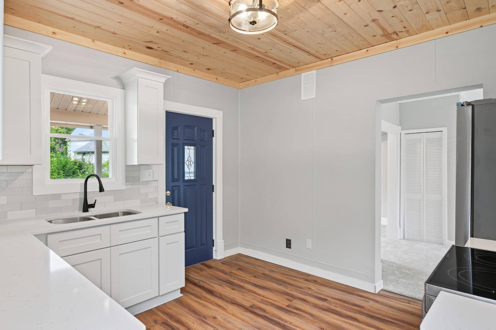 117 Lockey AVE, Center City, MN 55012