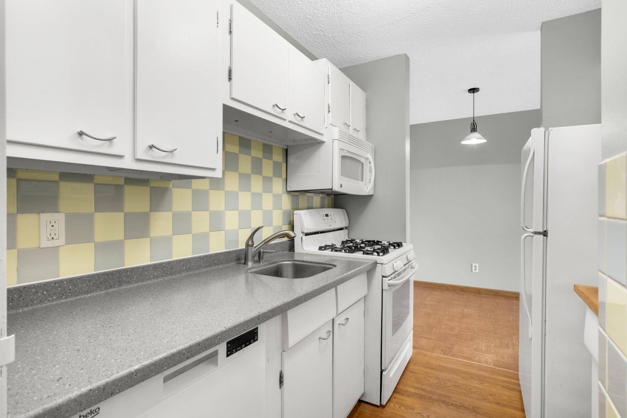 1912 Dupont AVE S #405, Minneapolis, MN 55403