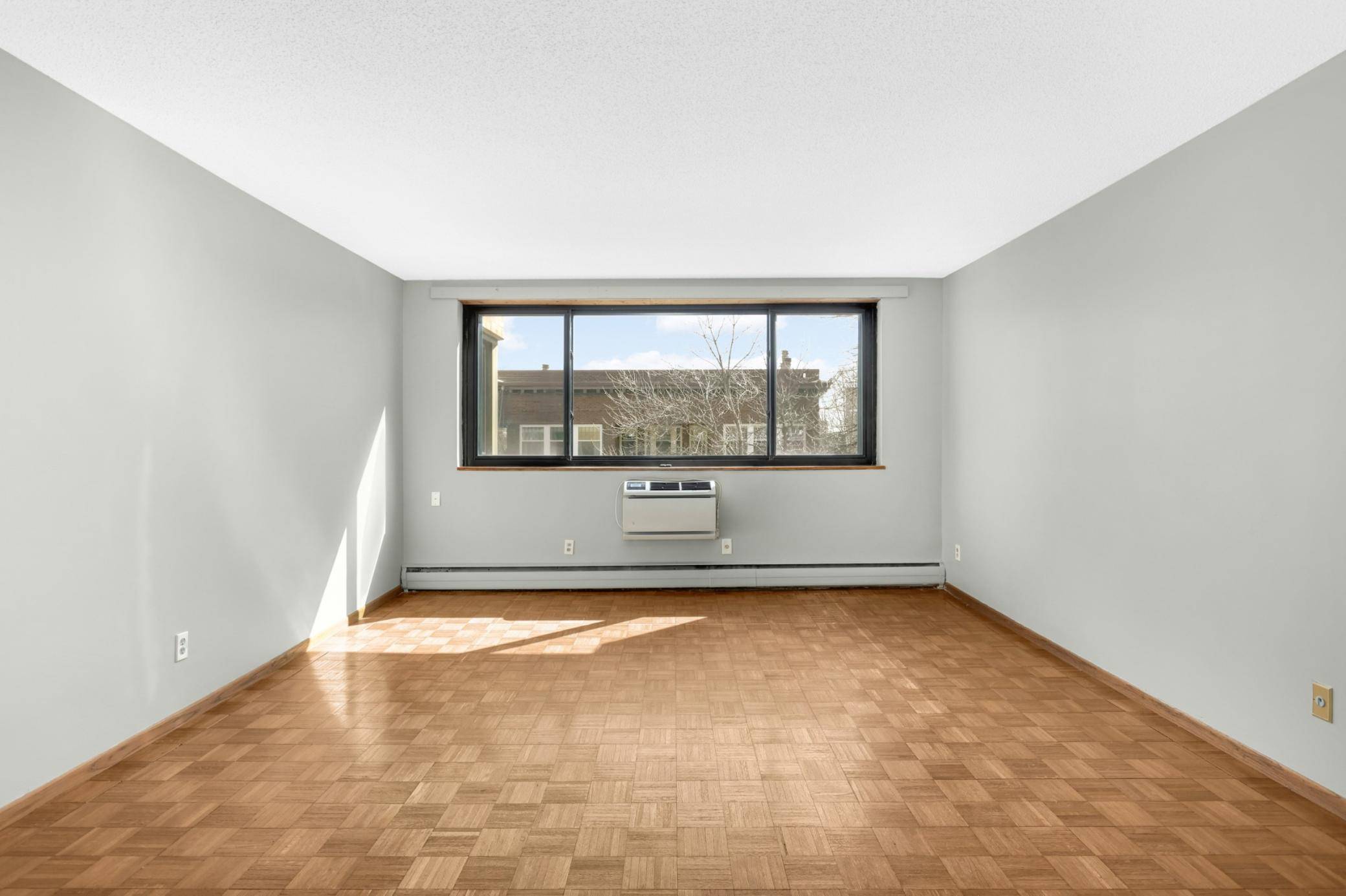 1912 Dupont AVE S #405, Minneapolis, MN 55403