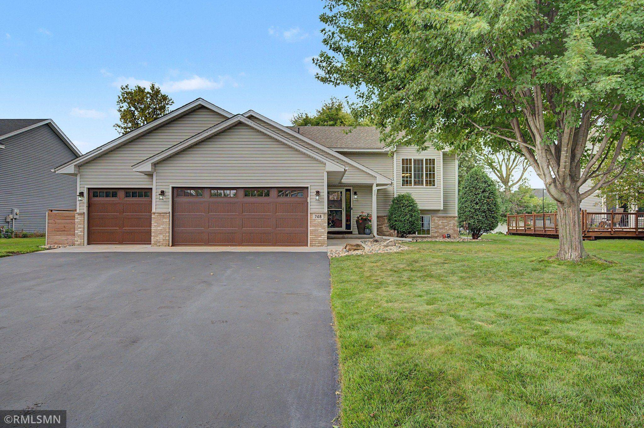 748 101st LN NE, Blaine, MN 55434