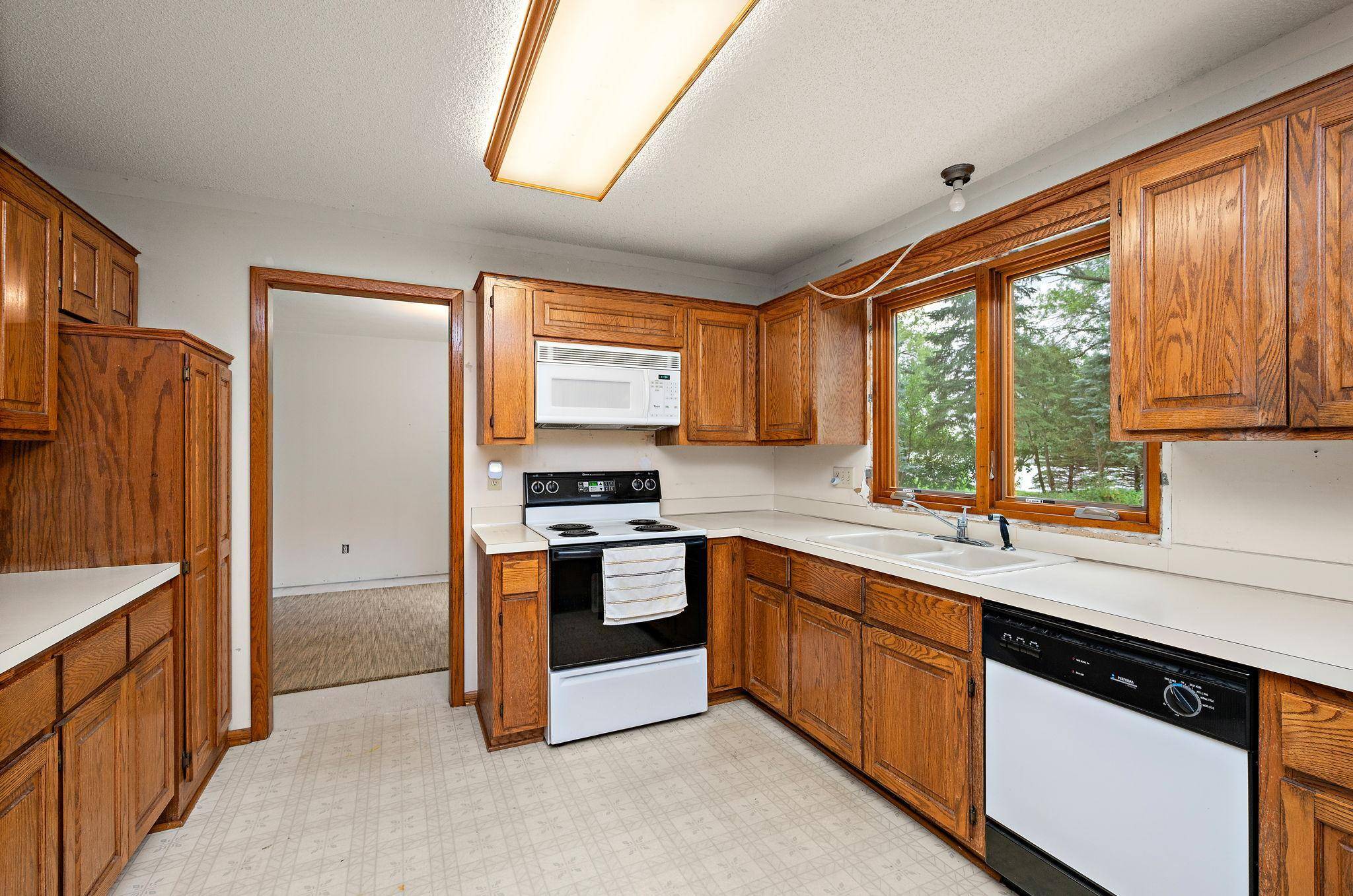 4505 Upland LN N, Plymouth, MN 55446
