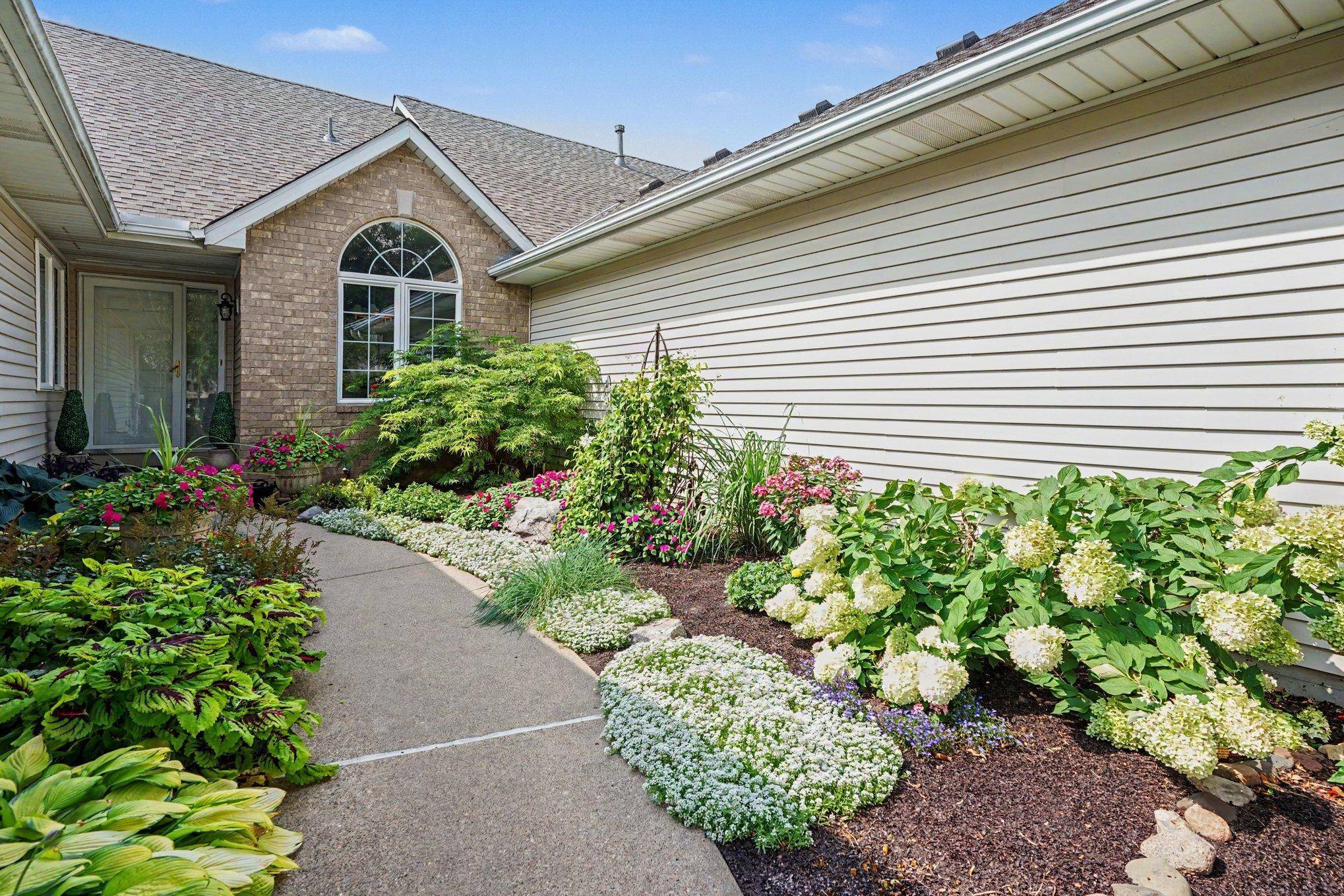 13815 Falcon AVE, Apple Valley, MN 55124