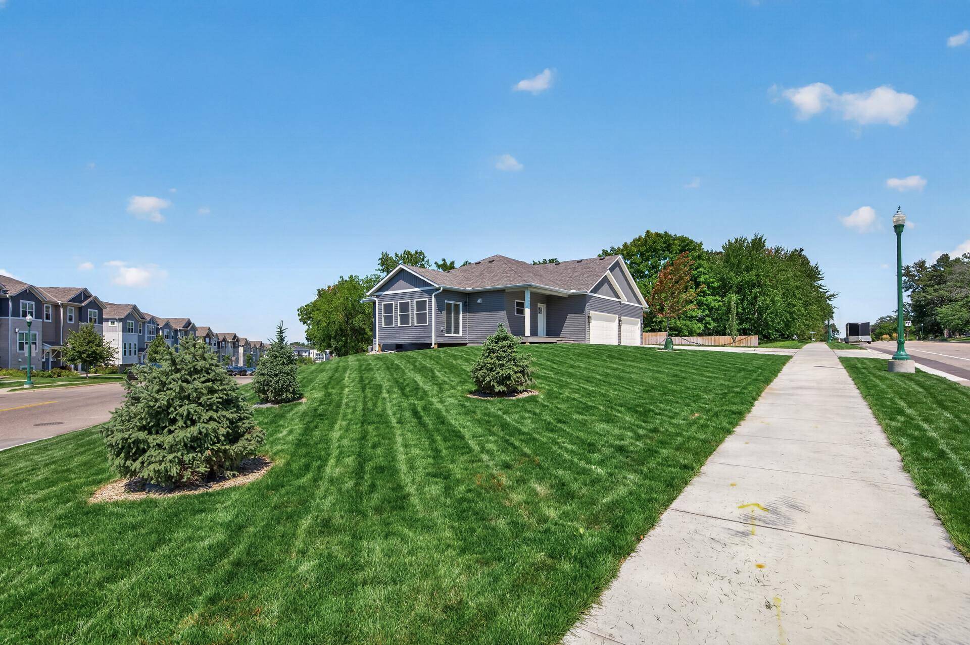 2353 7th Ave E, North Saint Paul, MN 55109