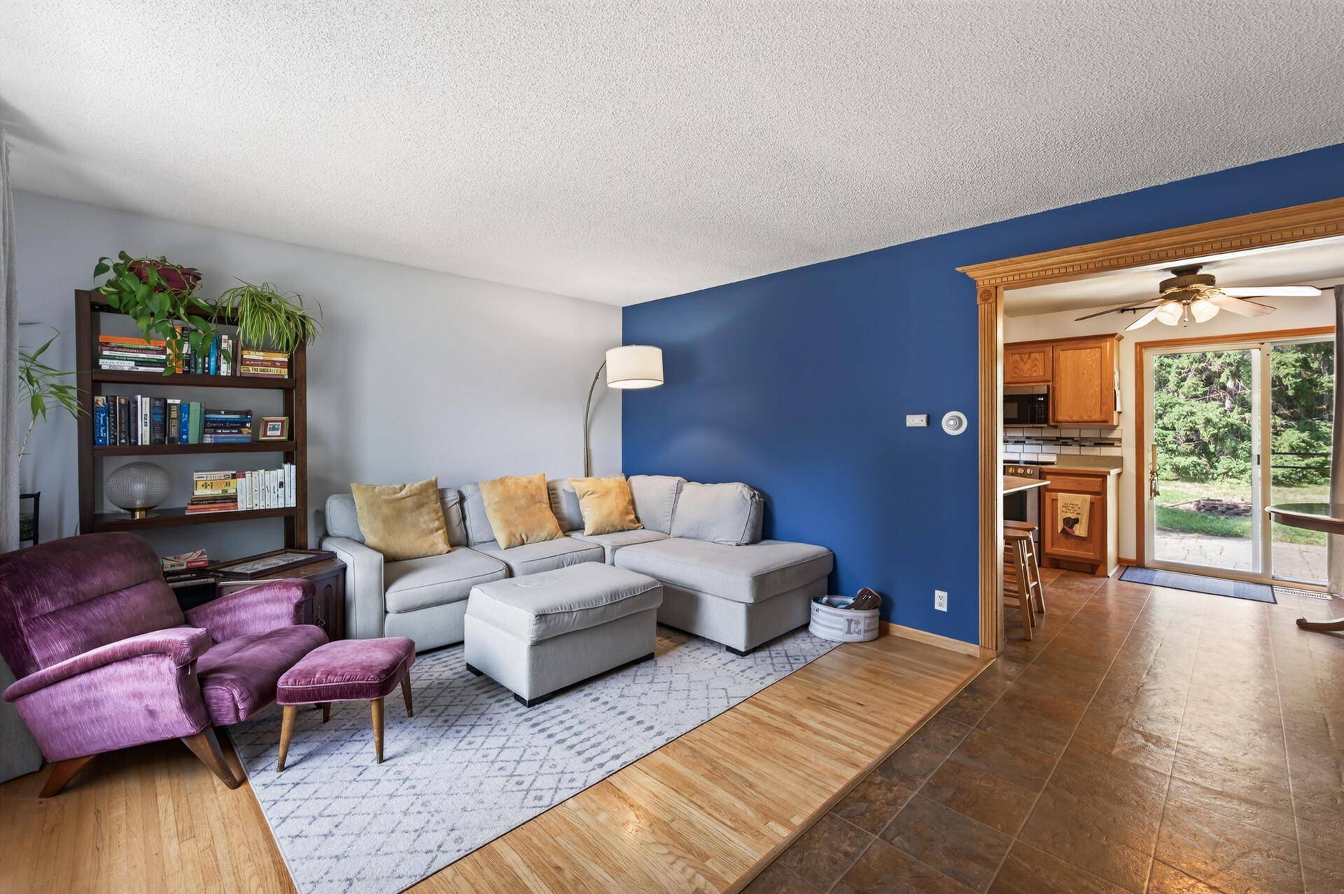 958 Cortland DR, Apple Valley, MN 55124
